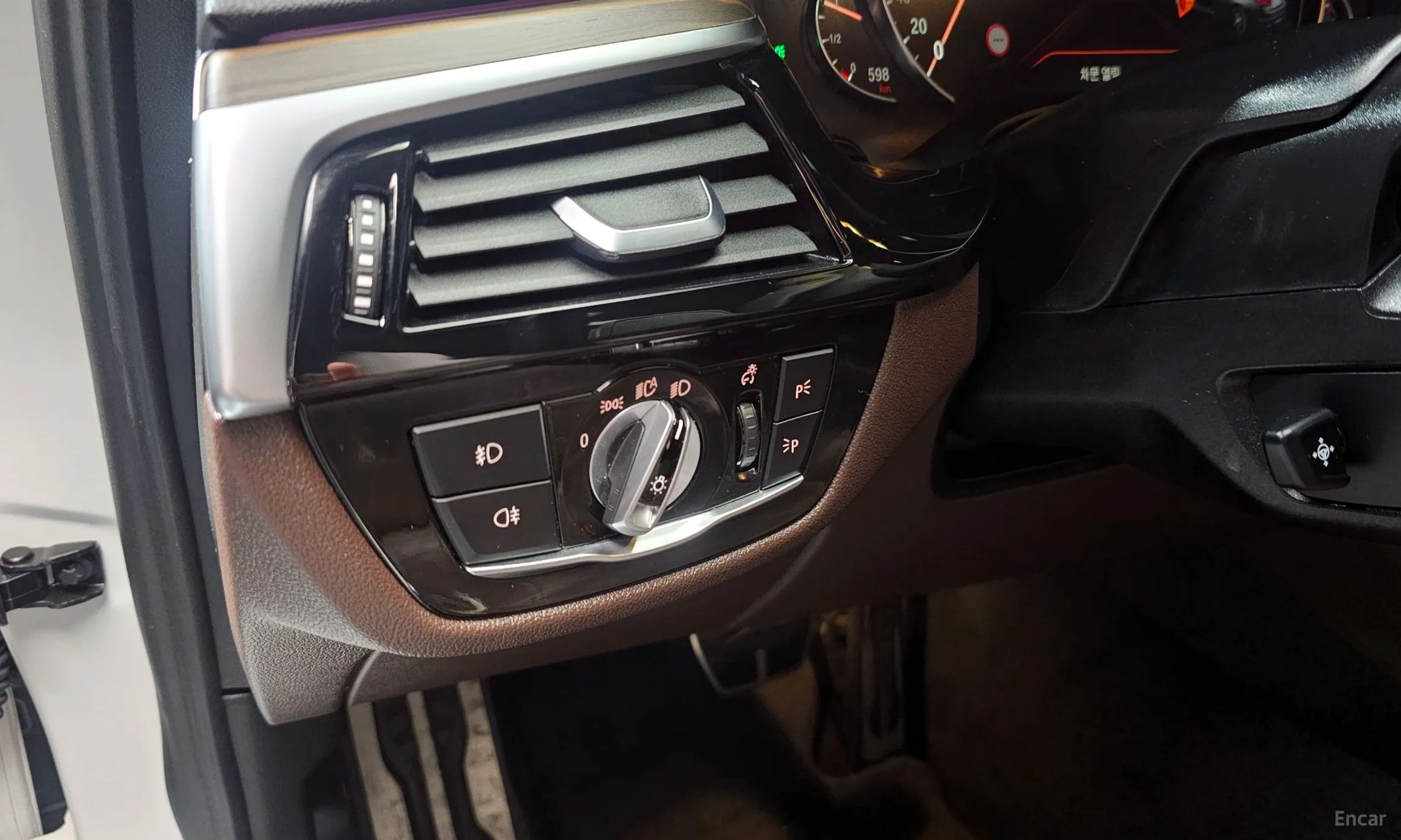 BMW 5 Series (G30) превью 16