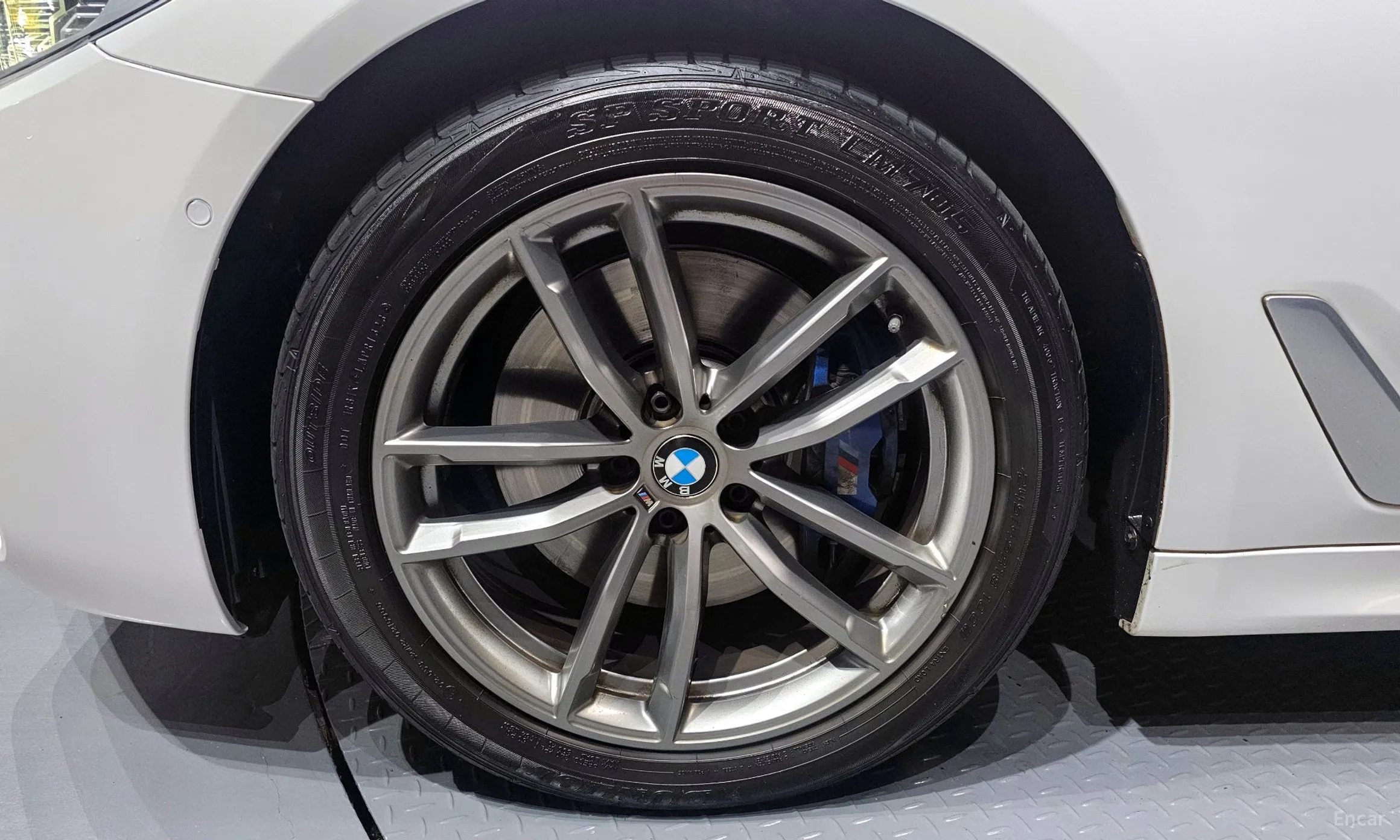 BMW 5 Series (G30) превью 5
