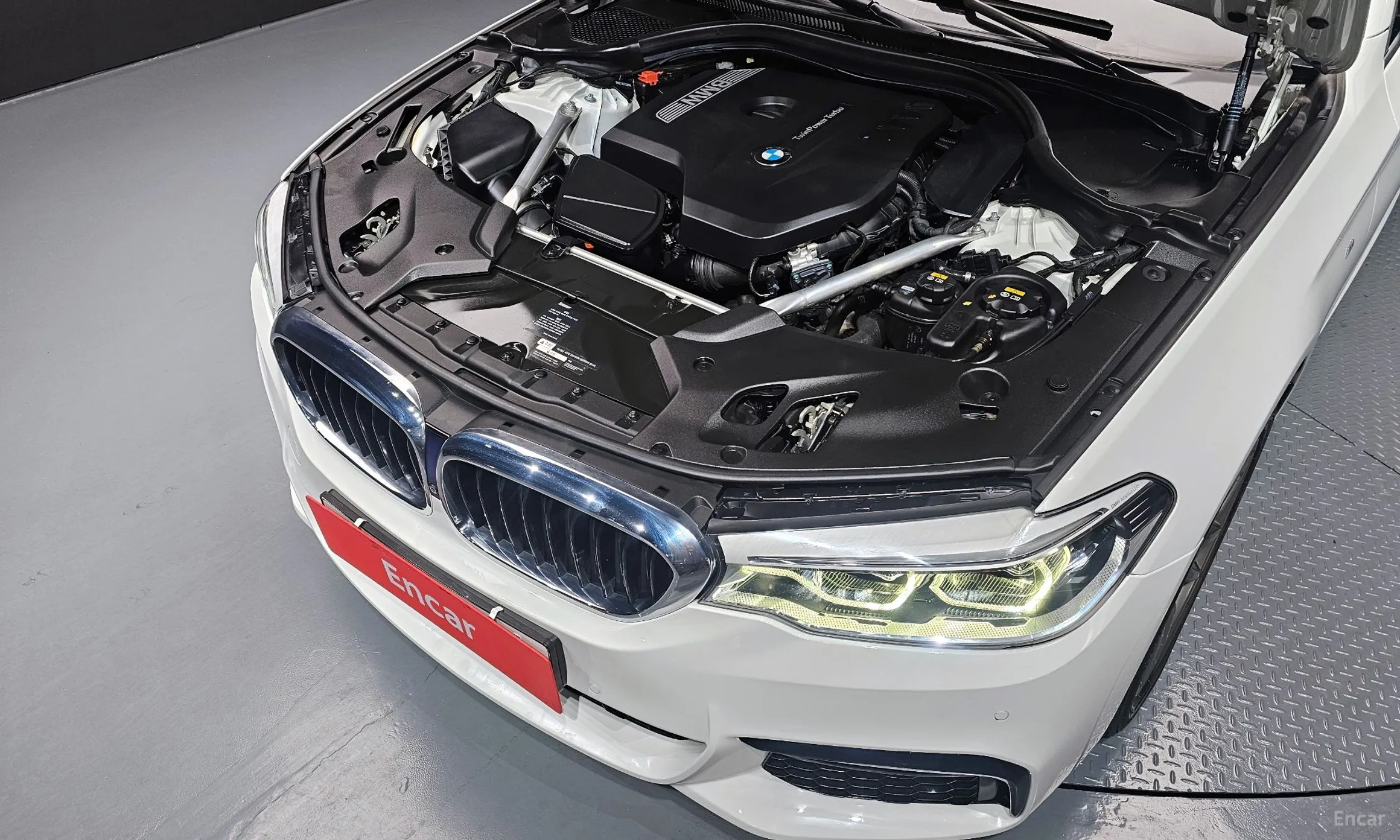 BMW 5 Series (G30) превью 6