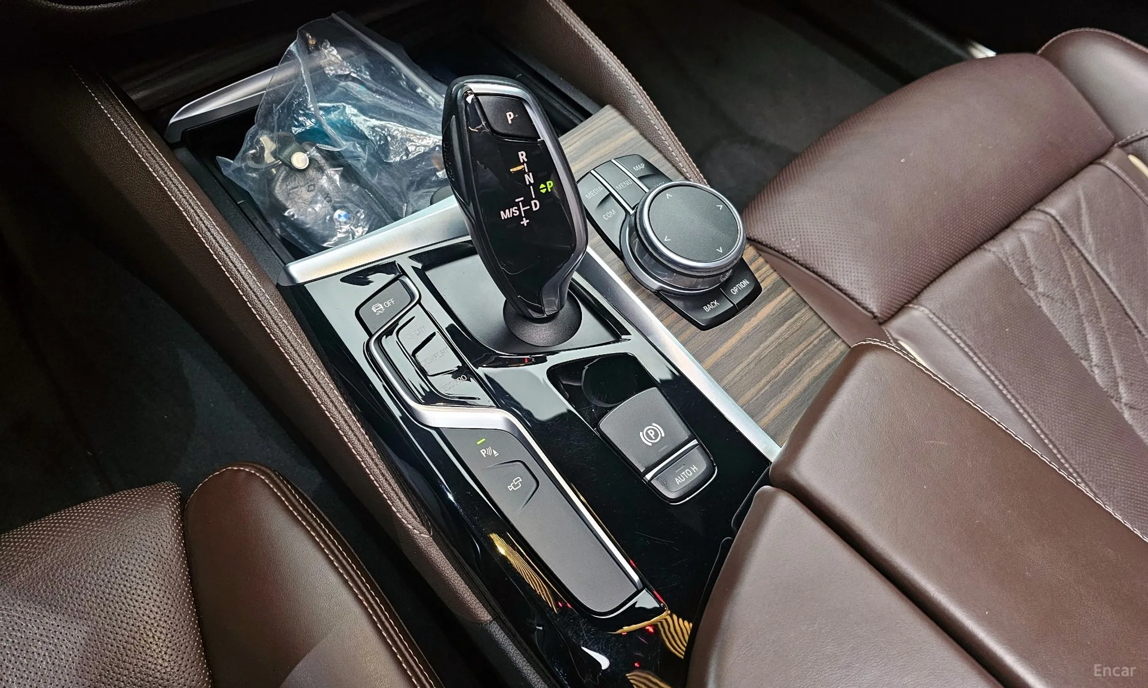BMW 5 Series (G30) превью 9