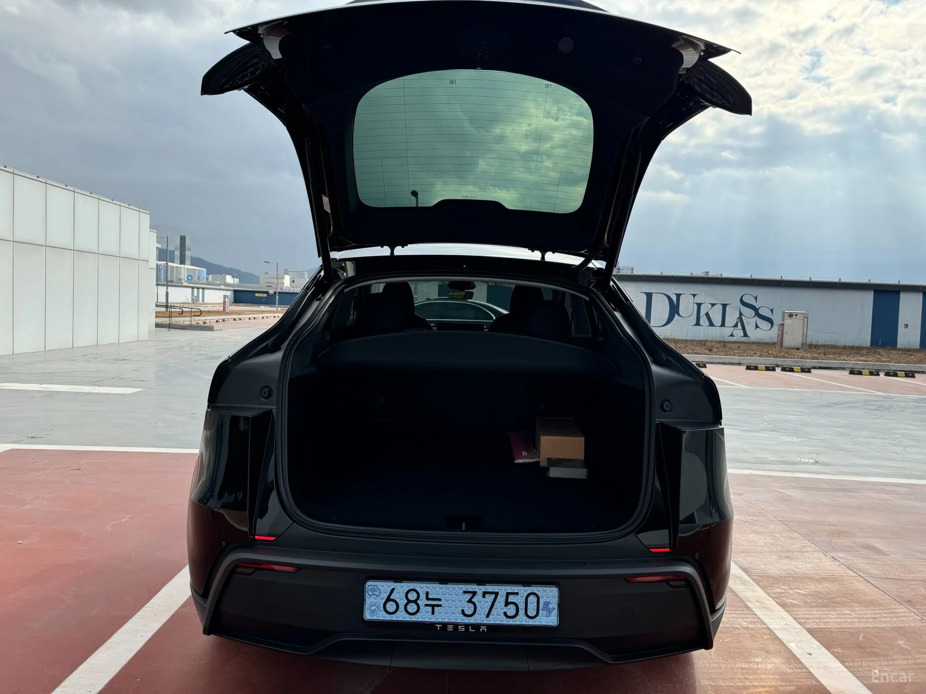 Tesla Model Y превью 18