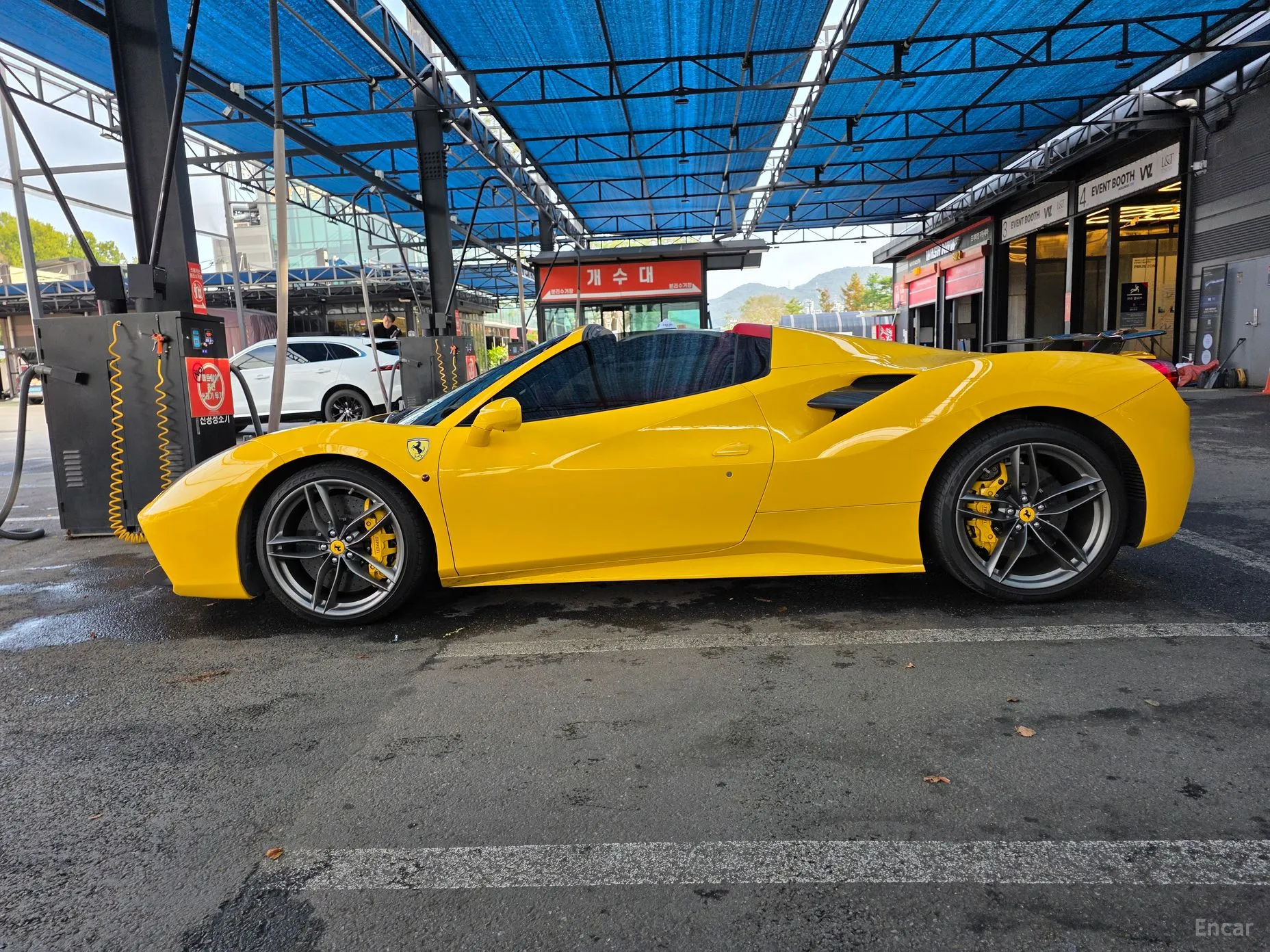 Ferrari 488 Spider превью 5