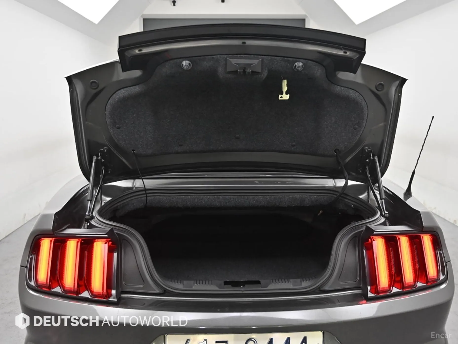 Ford Mustang превью 18