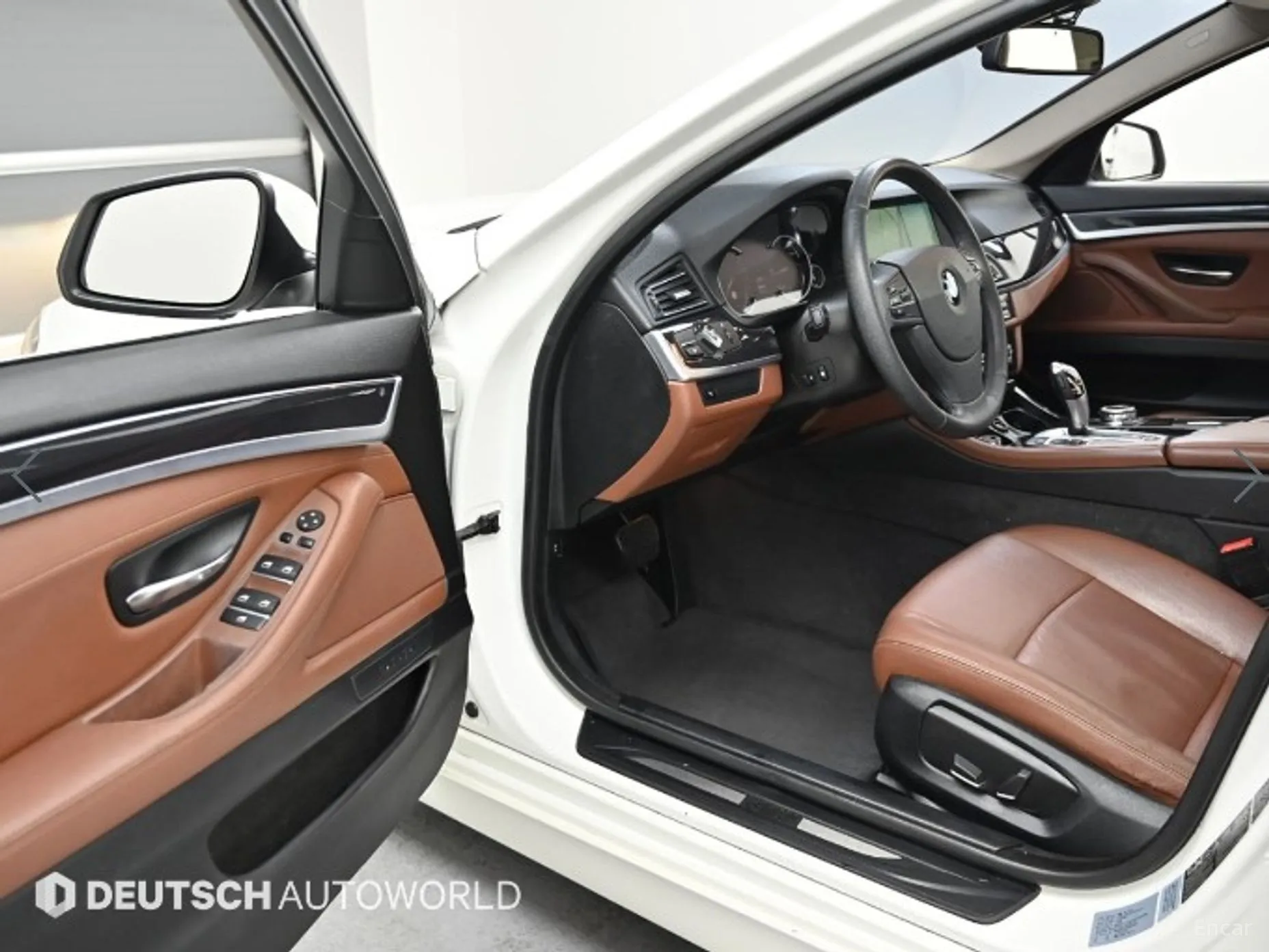 BMW 5 Series (F10) превью 11