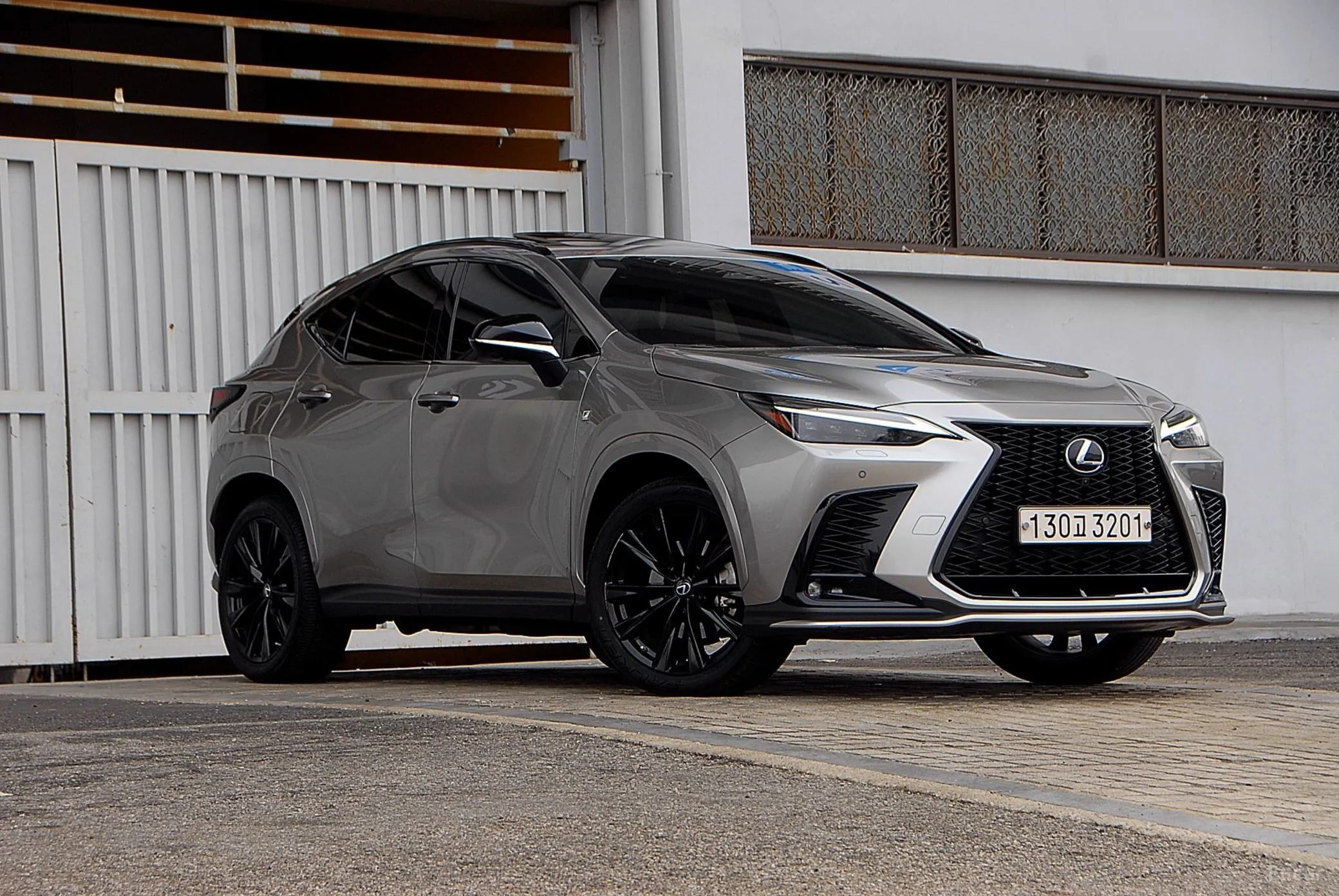 Lexus NX450h + 2nd Gen превью 7