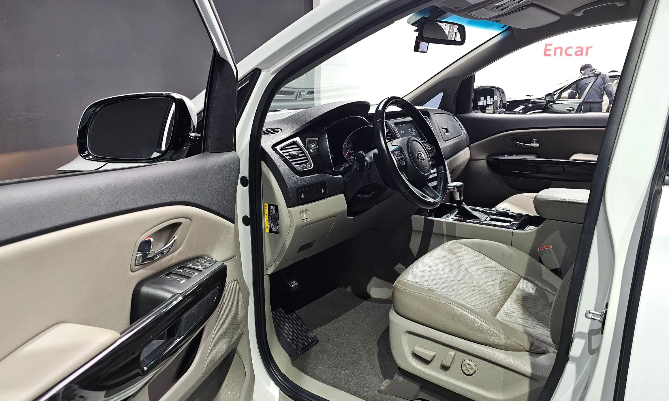 Kia Carnival превью 11