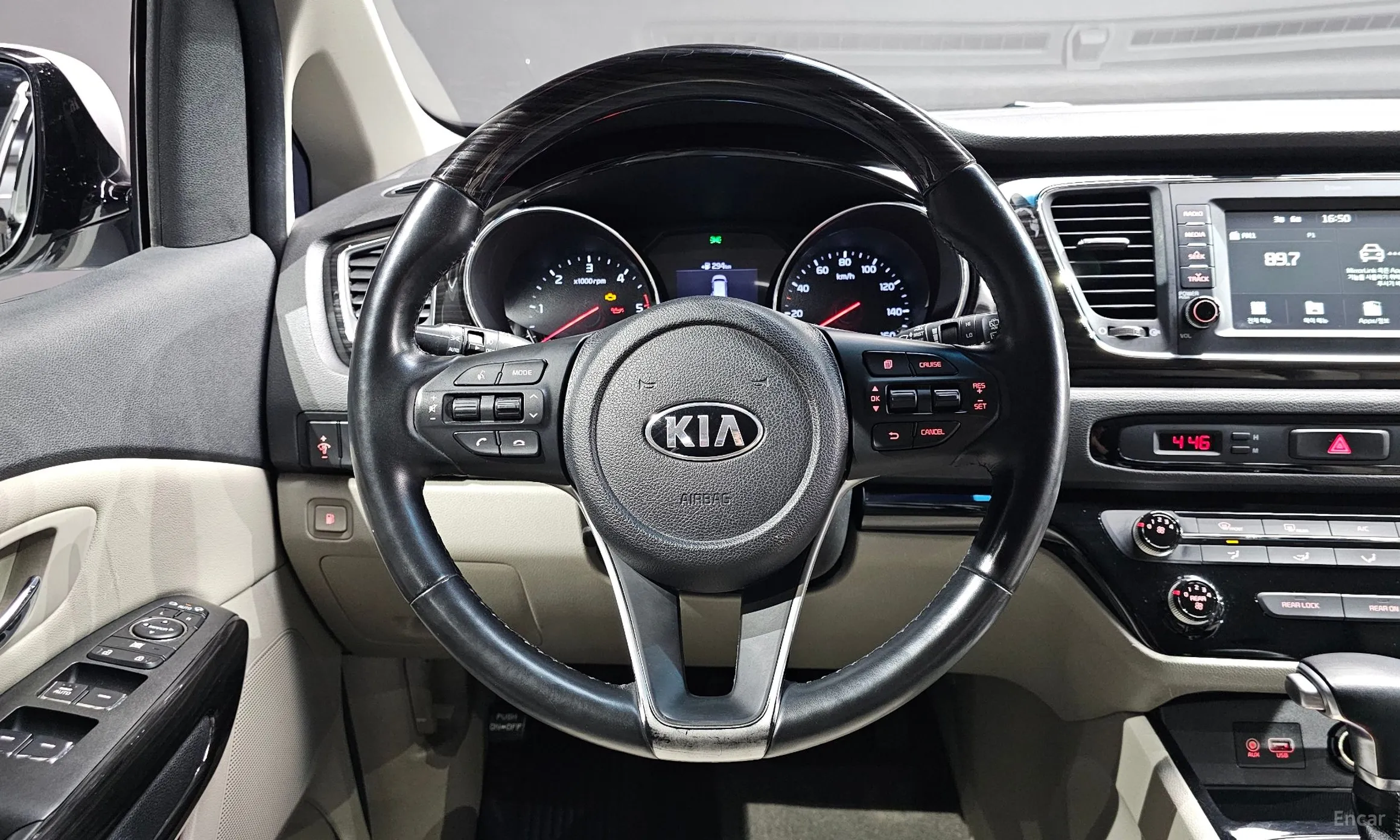 Kia Carnival превью 12