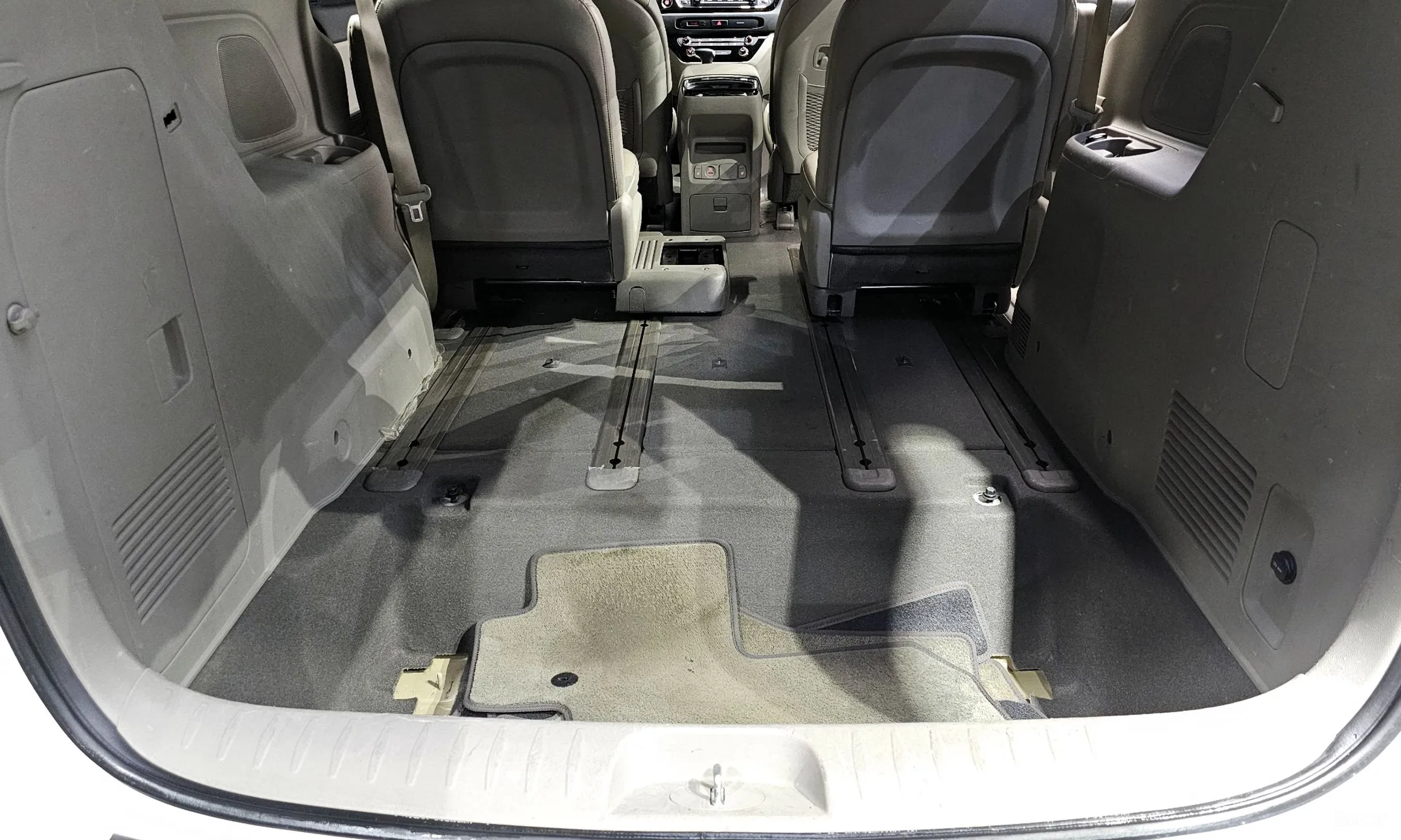 Kia Carnival превью 20