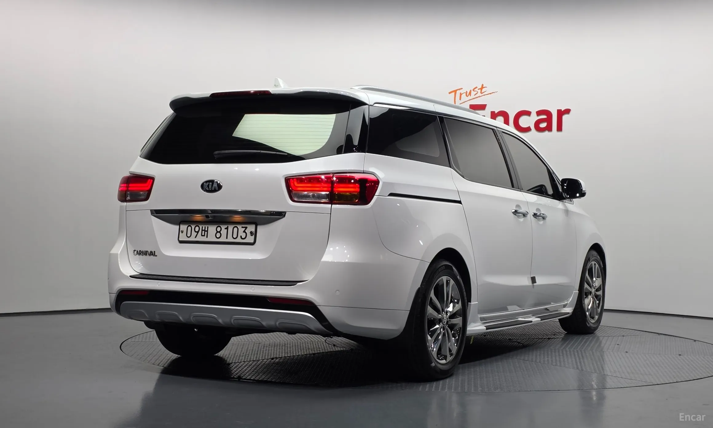 Kia Carnival превью 2