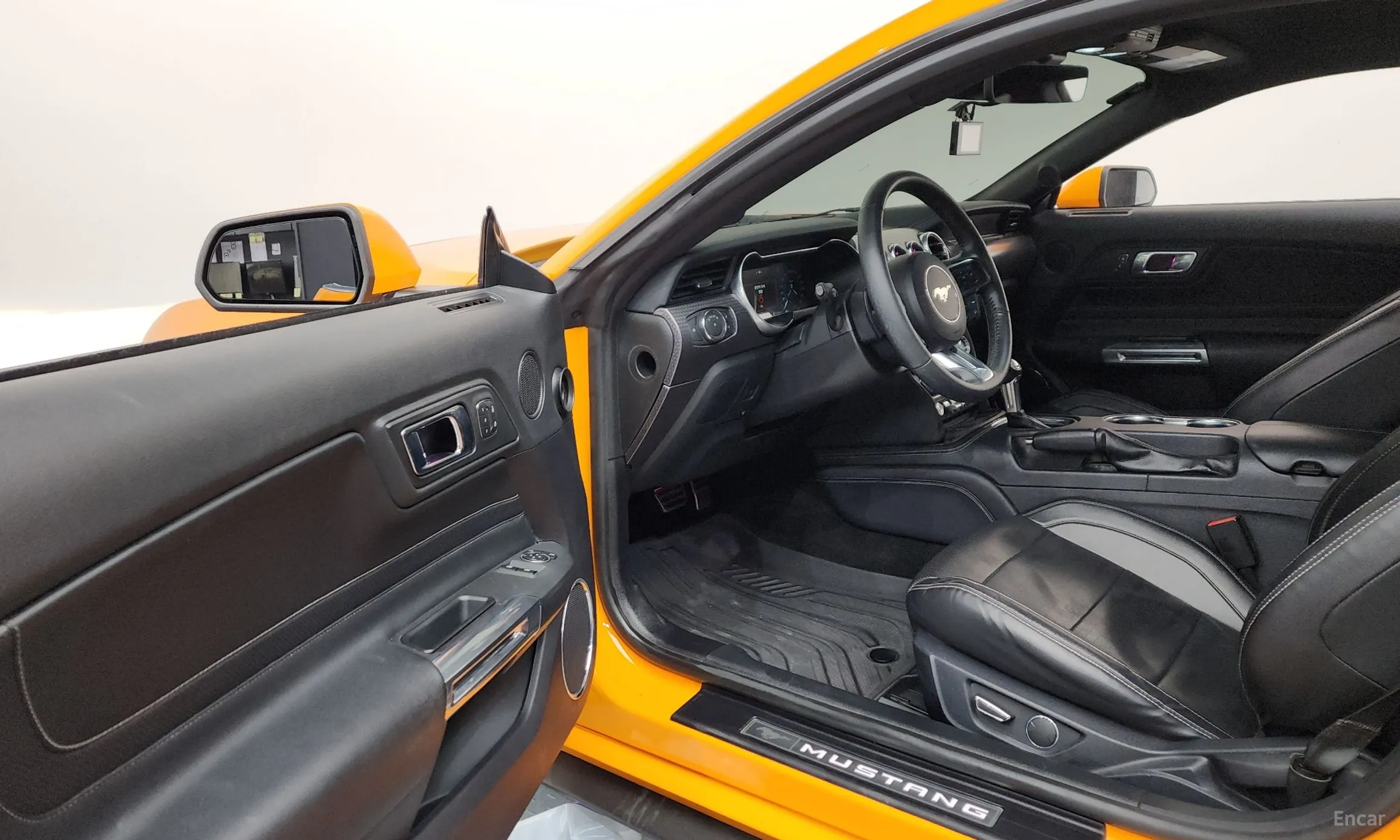 Ford Mustang превью 10