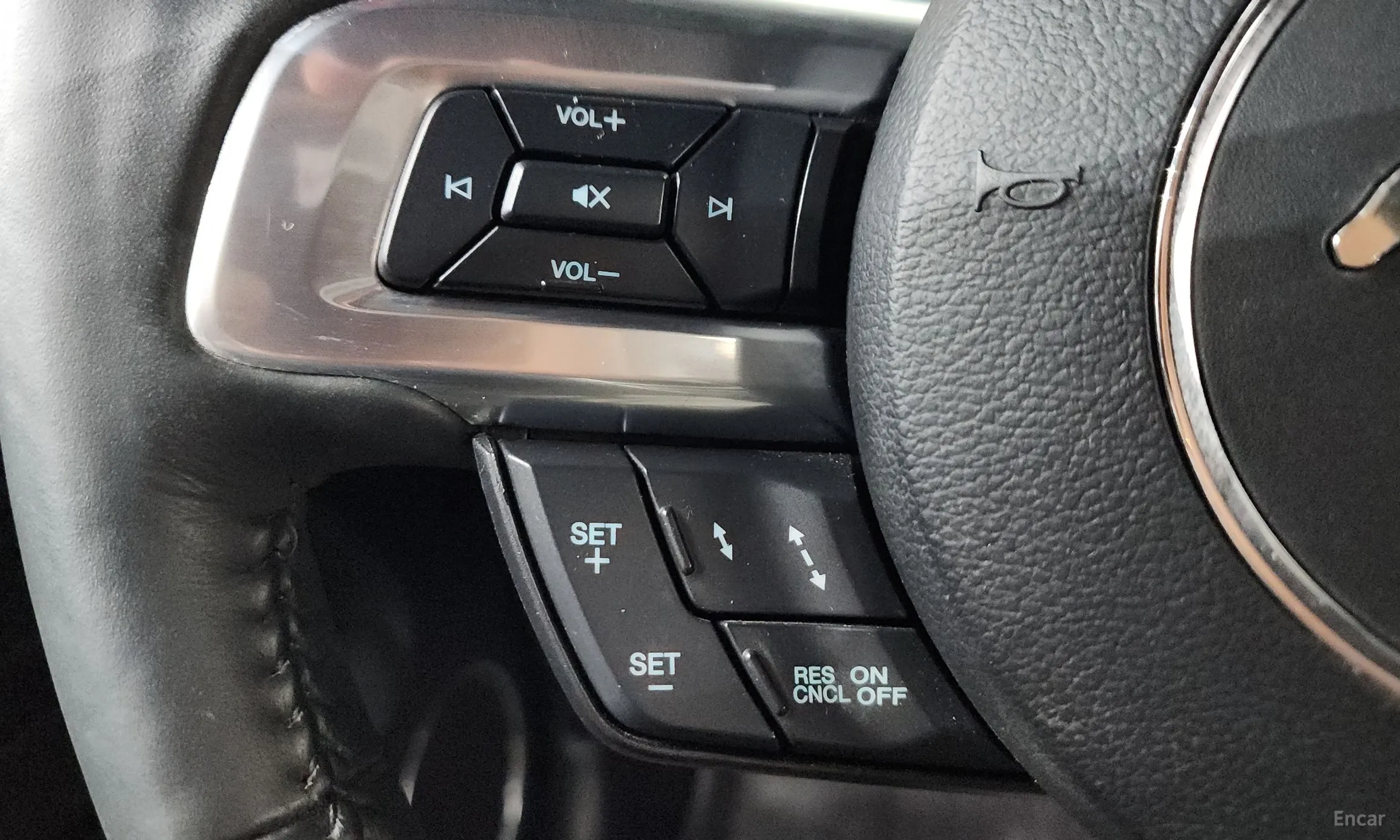 Ford Mustang превью 14