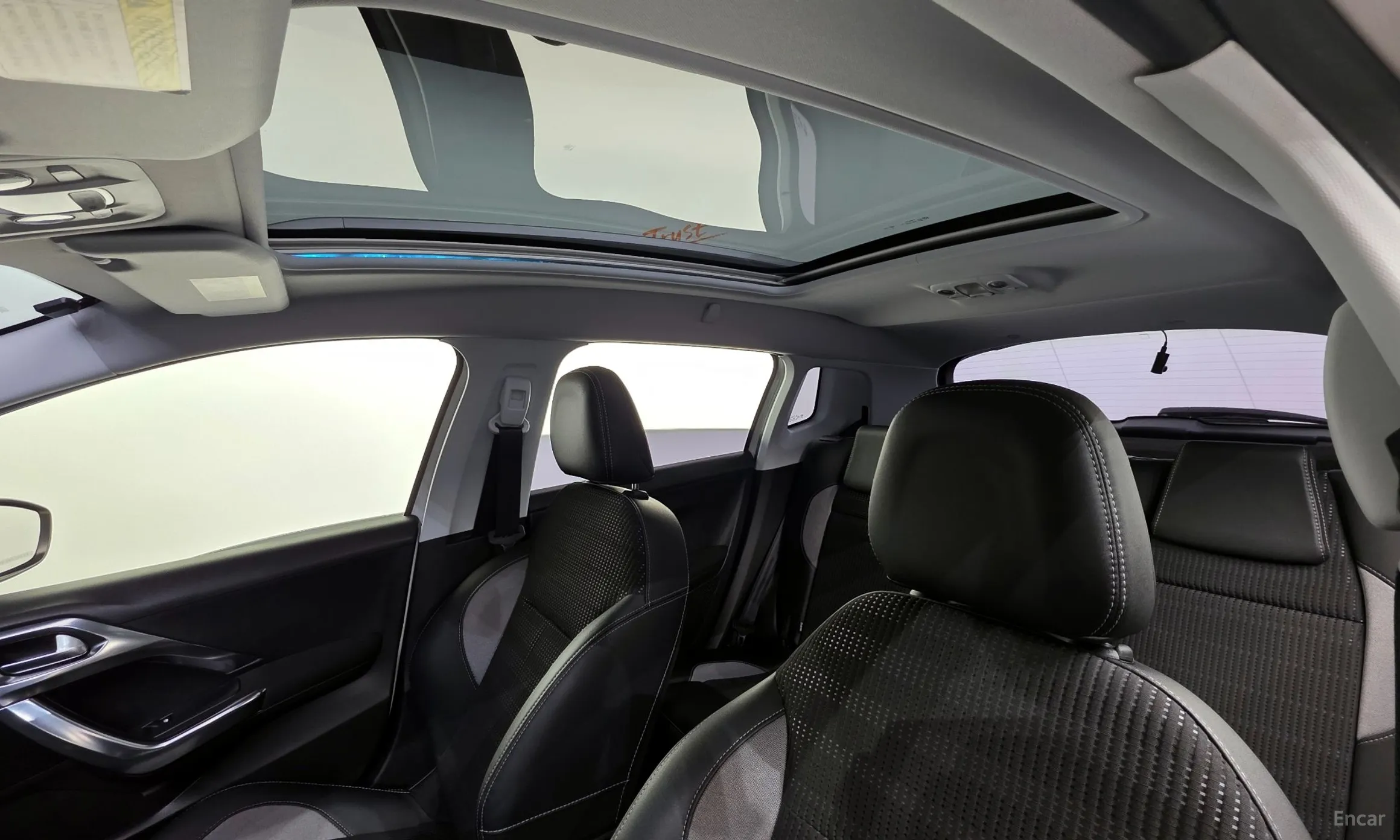 Peugeot 2008. превью 19