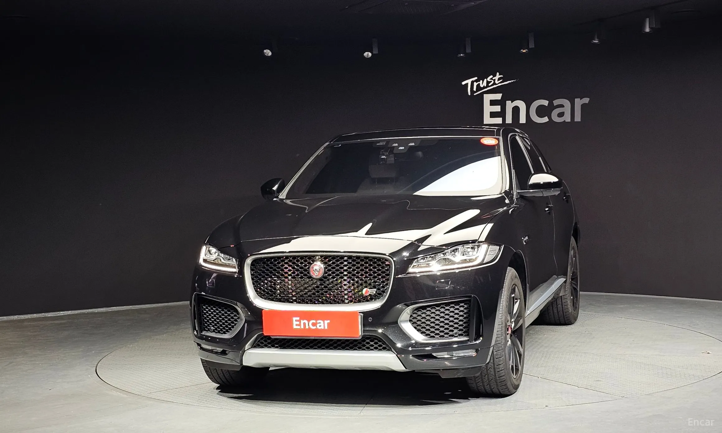 Jaguar F-PACE превью 3