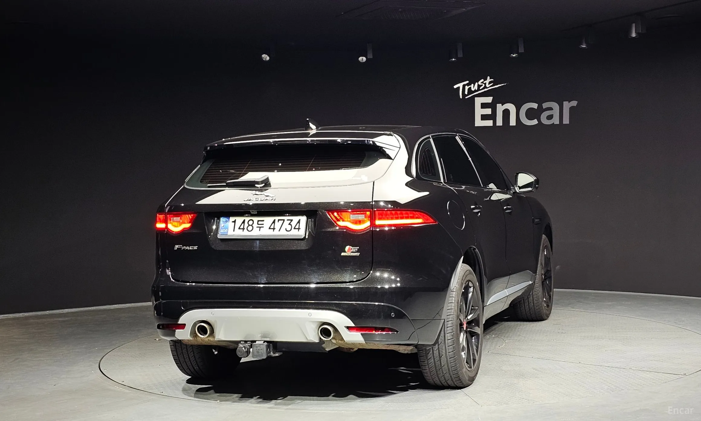 Jaguar F-PACE превью 4
