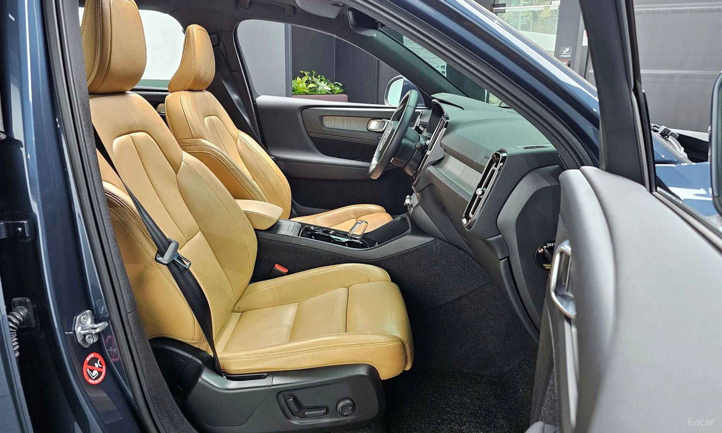 Volvo XC40 превью 10