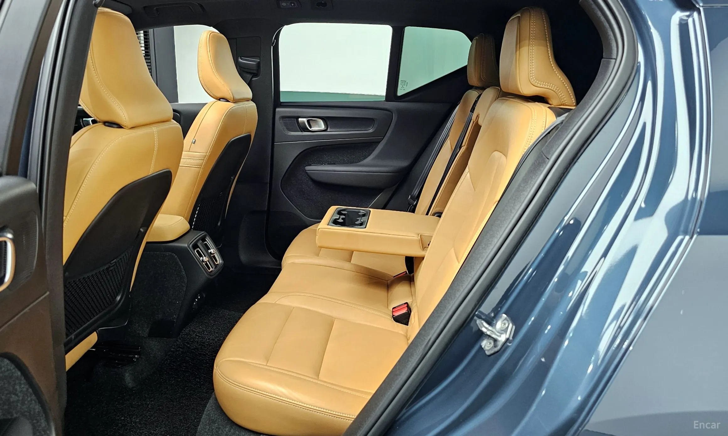 Volvo XC40 превью 12