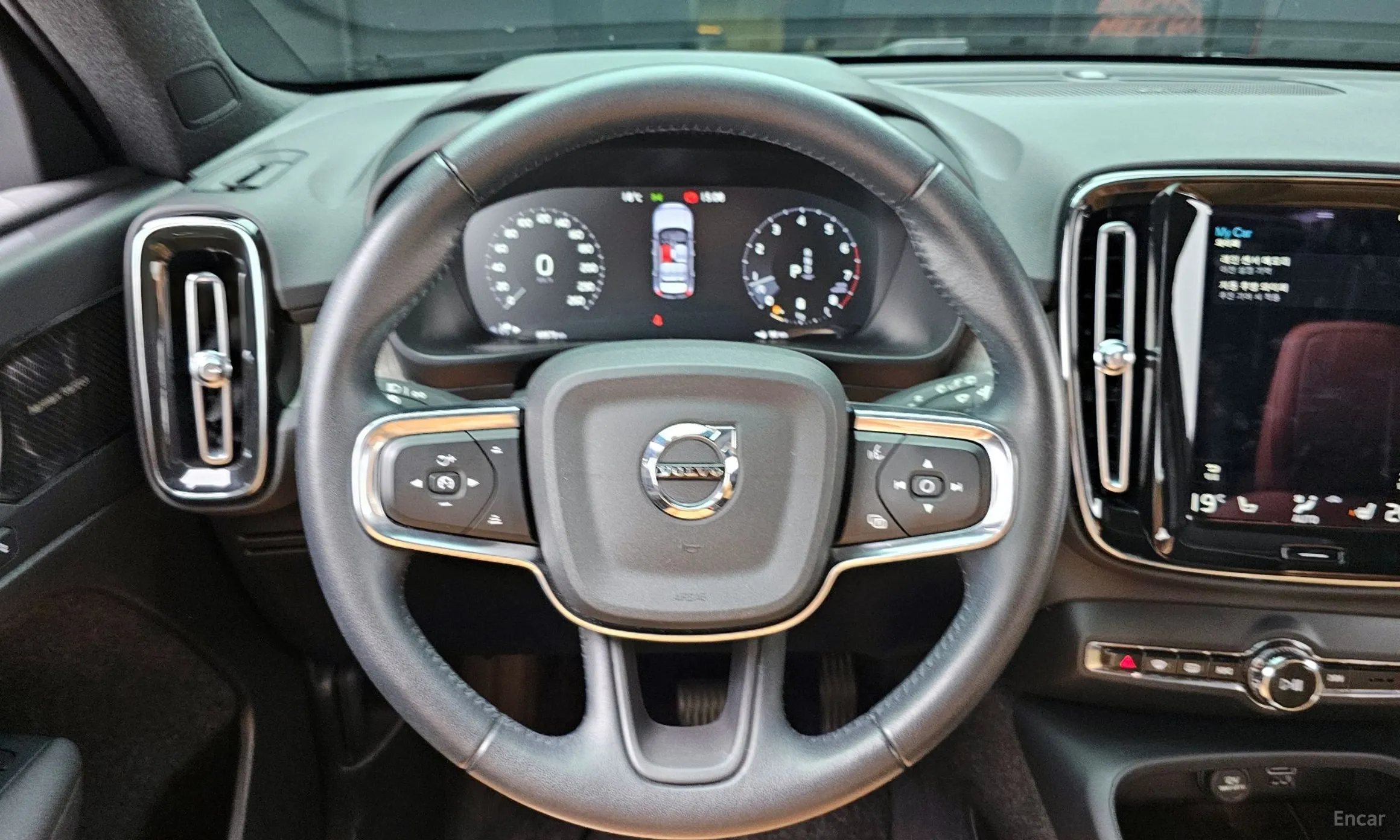 Volvo XC40 превью 13