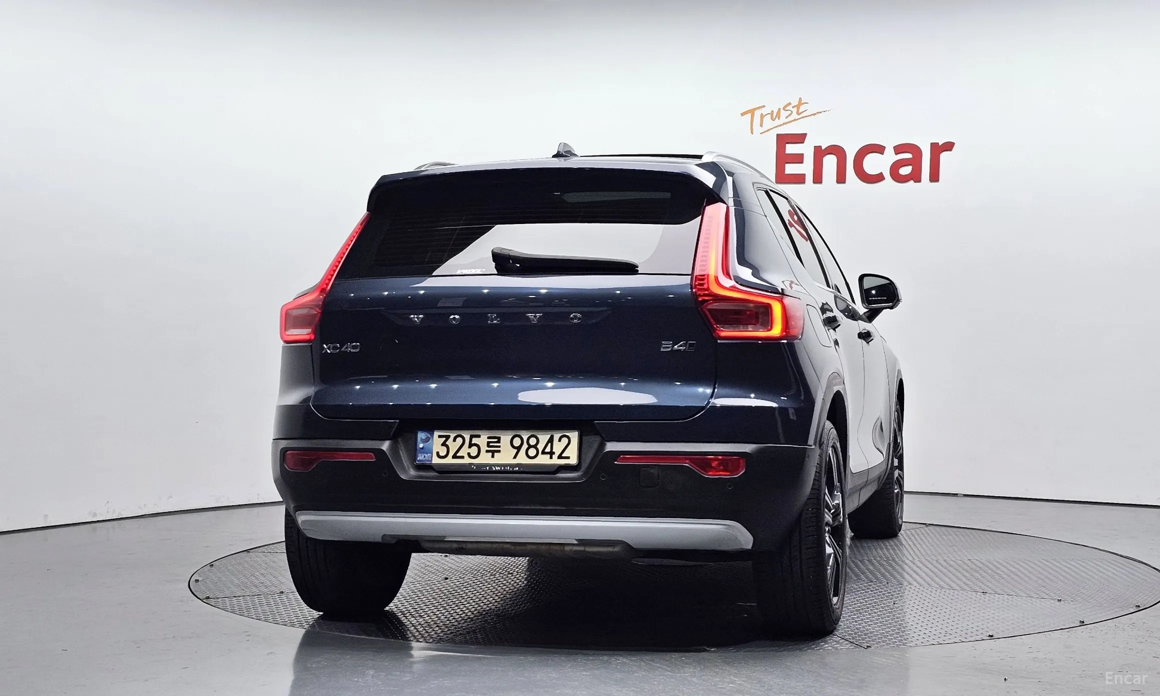 Volvo XC40 превью 4