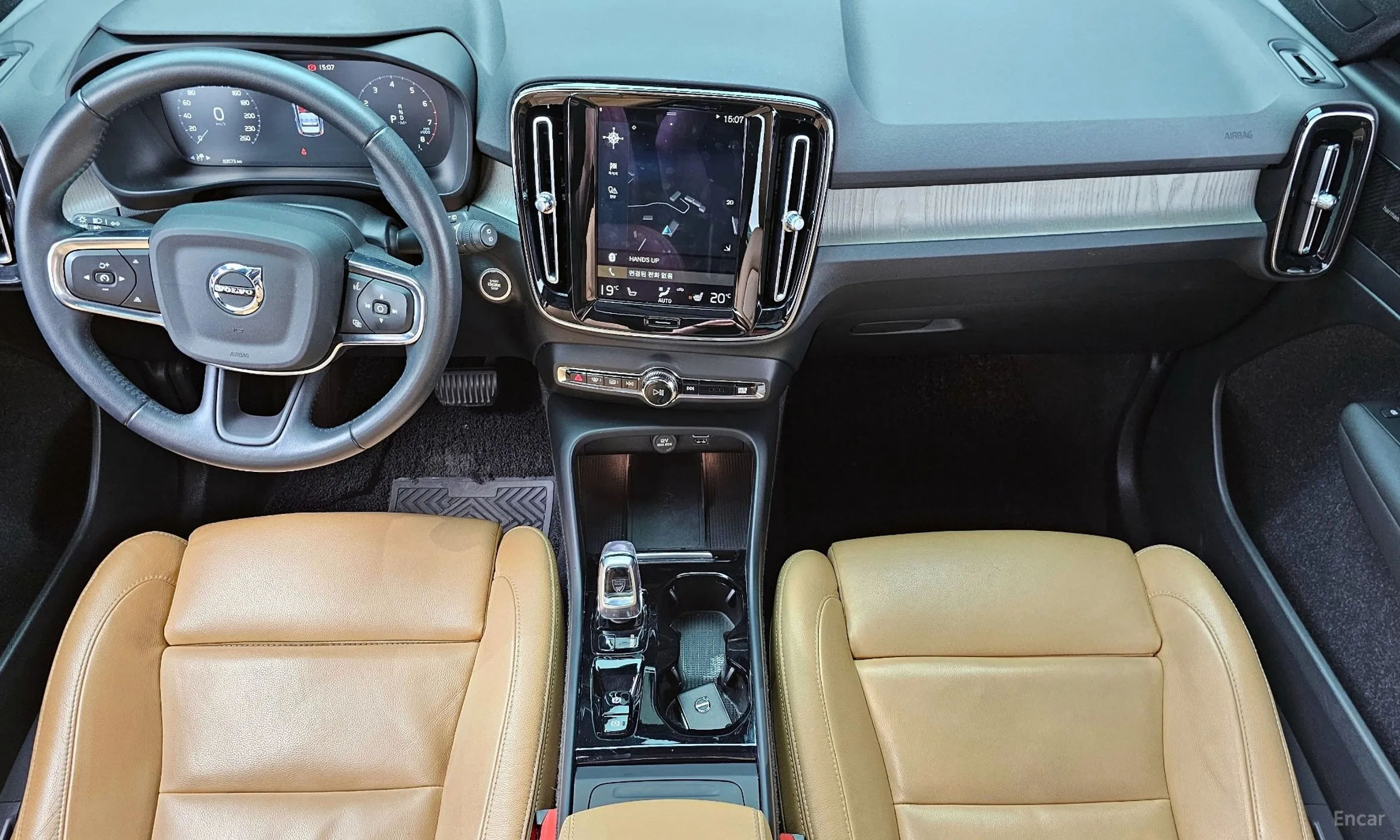 Volvo XC40 превью 7