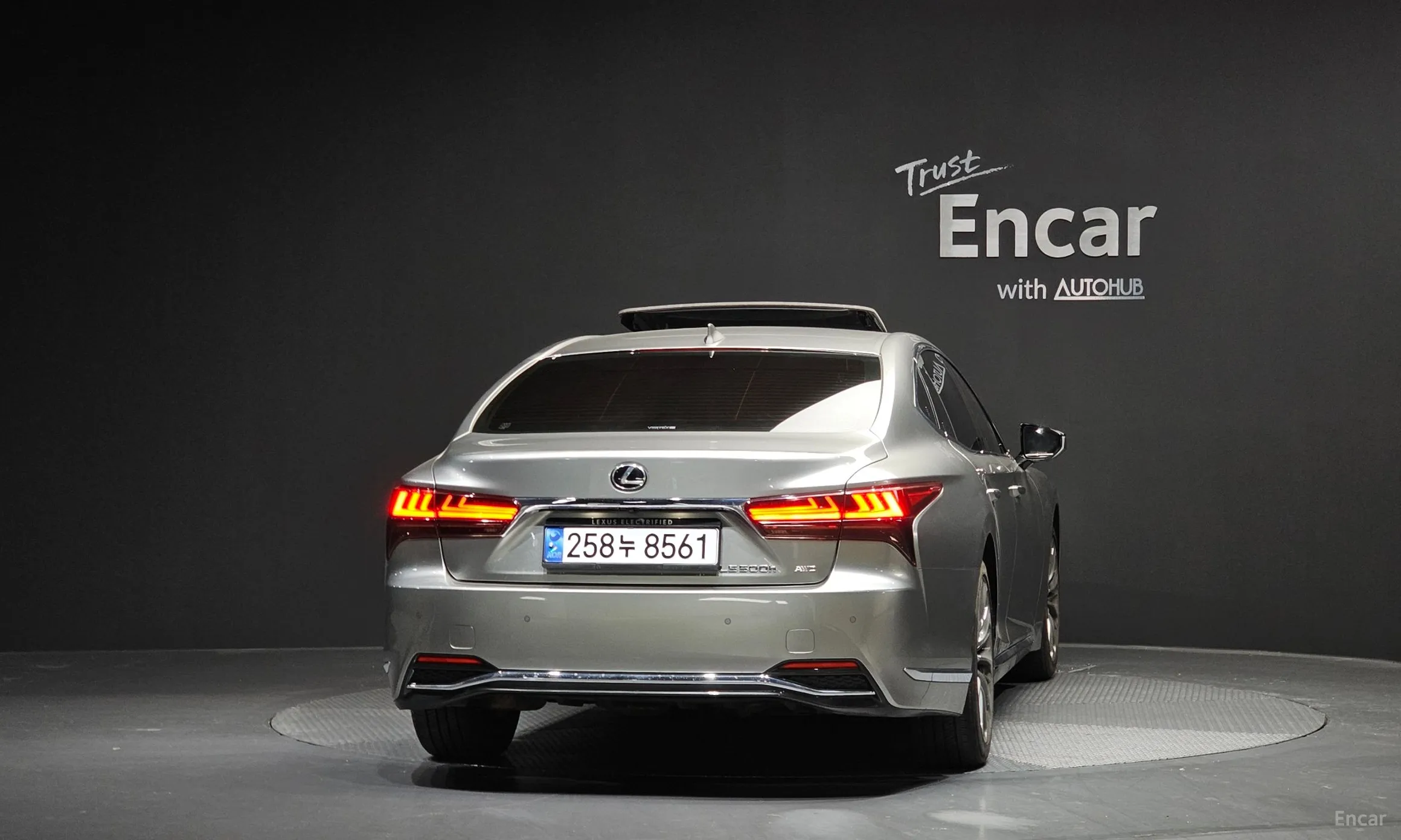 Lexus LS500h Gen 5 превью 4
