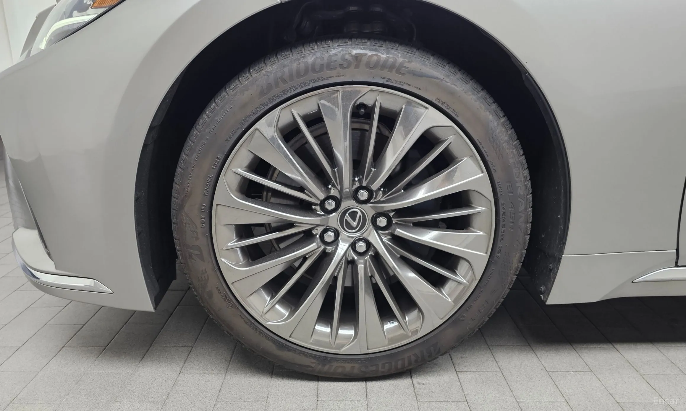 Lexus LS500h Gen 5 превью 5