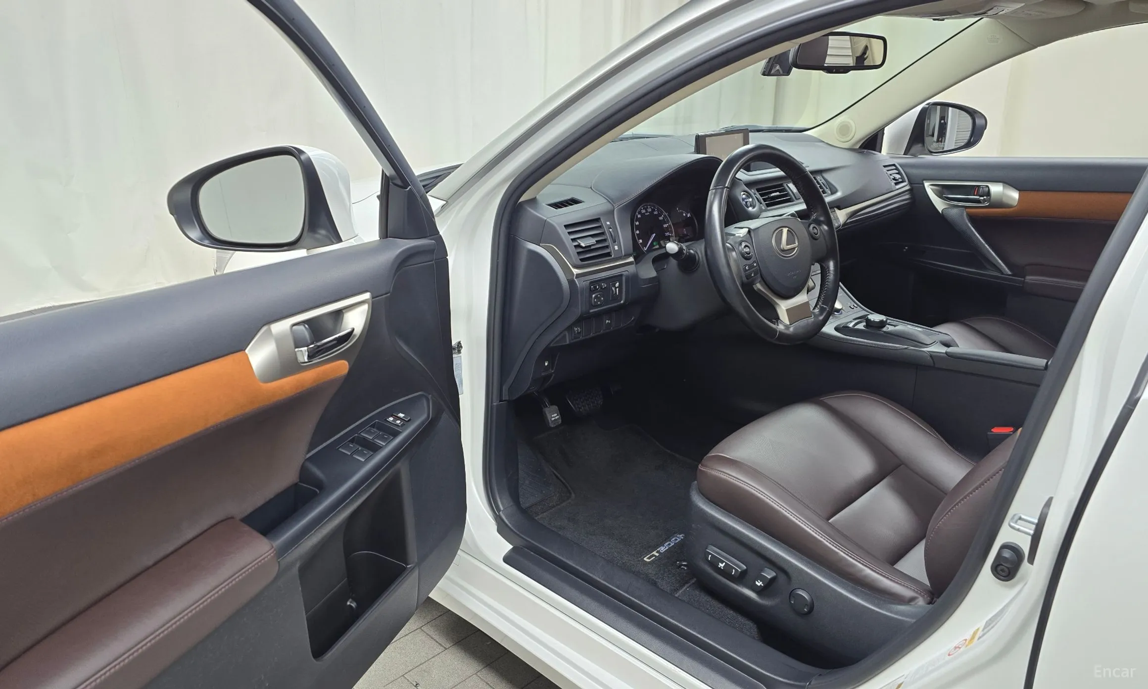 Lexus CT200h превью 10