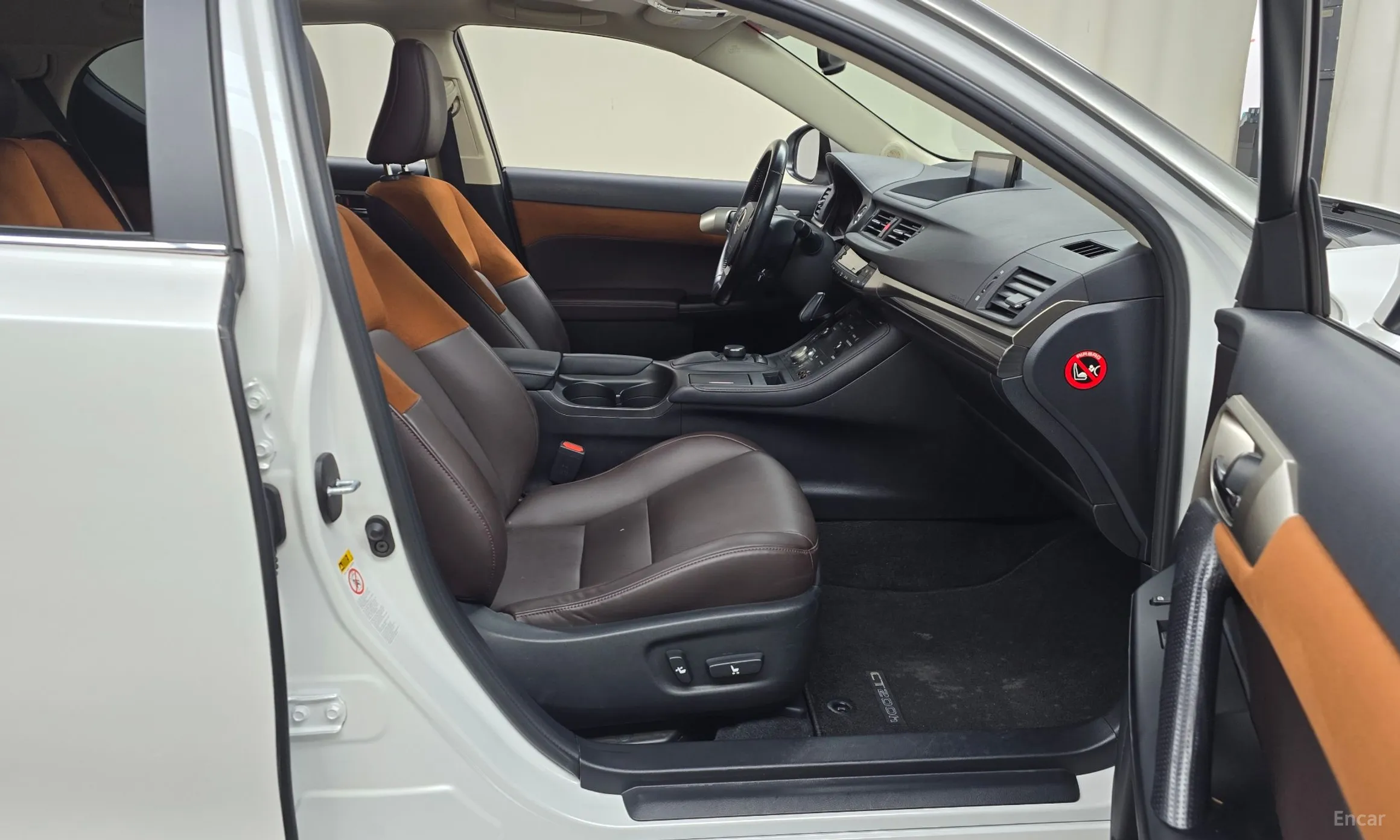 Lexus CT200h превью 11
