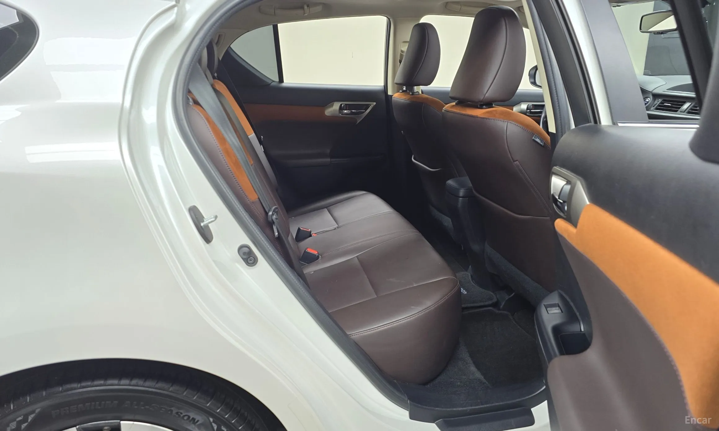 Lexus CT200h превью 12