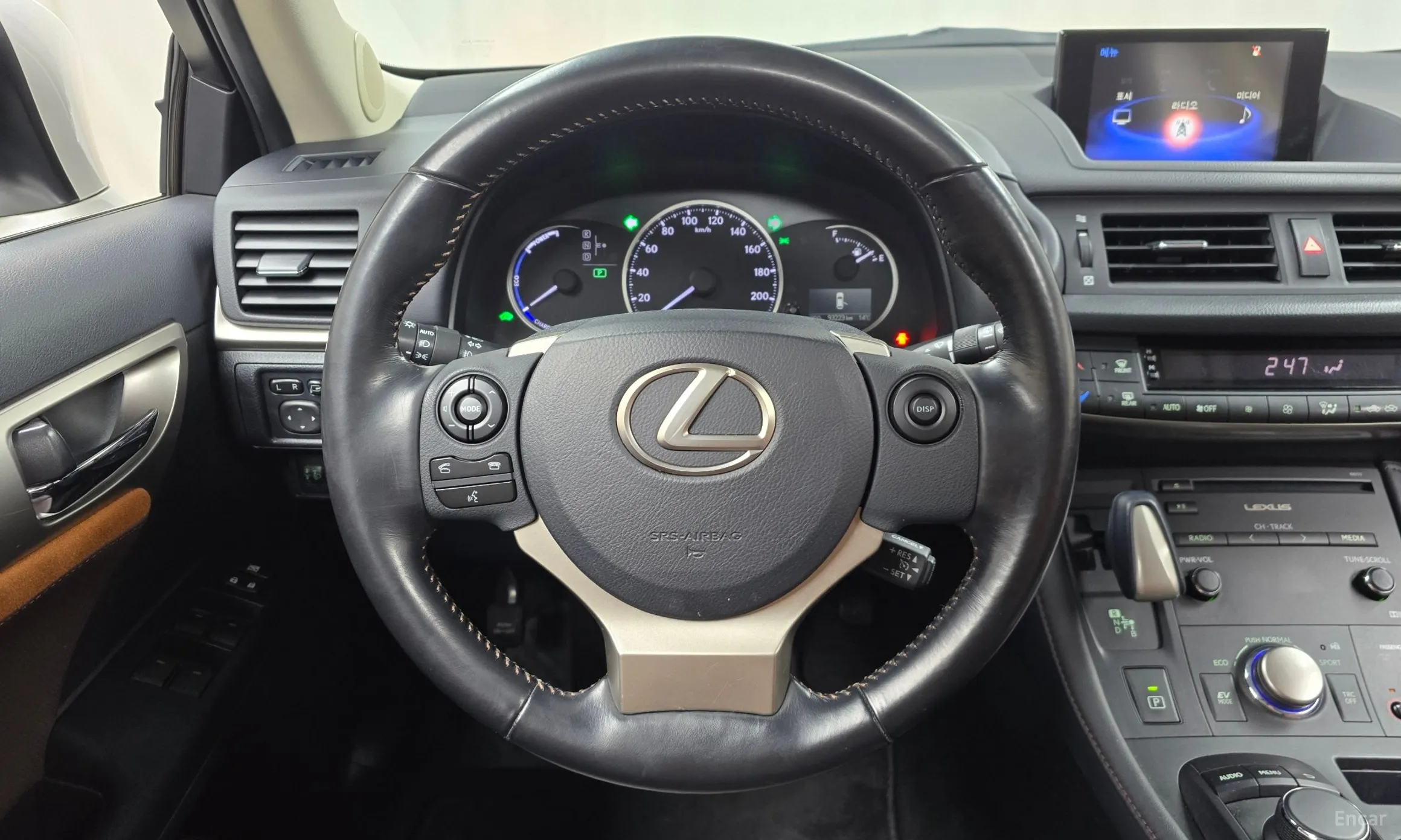 Lexus CT200h превью 13