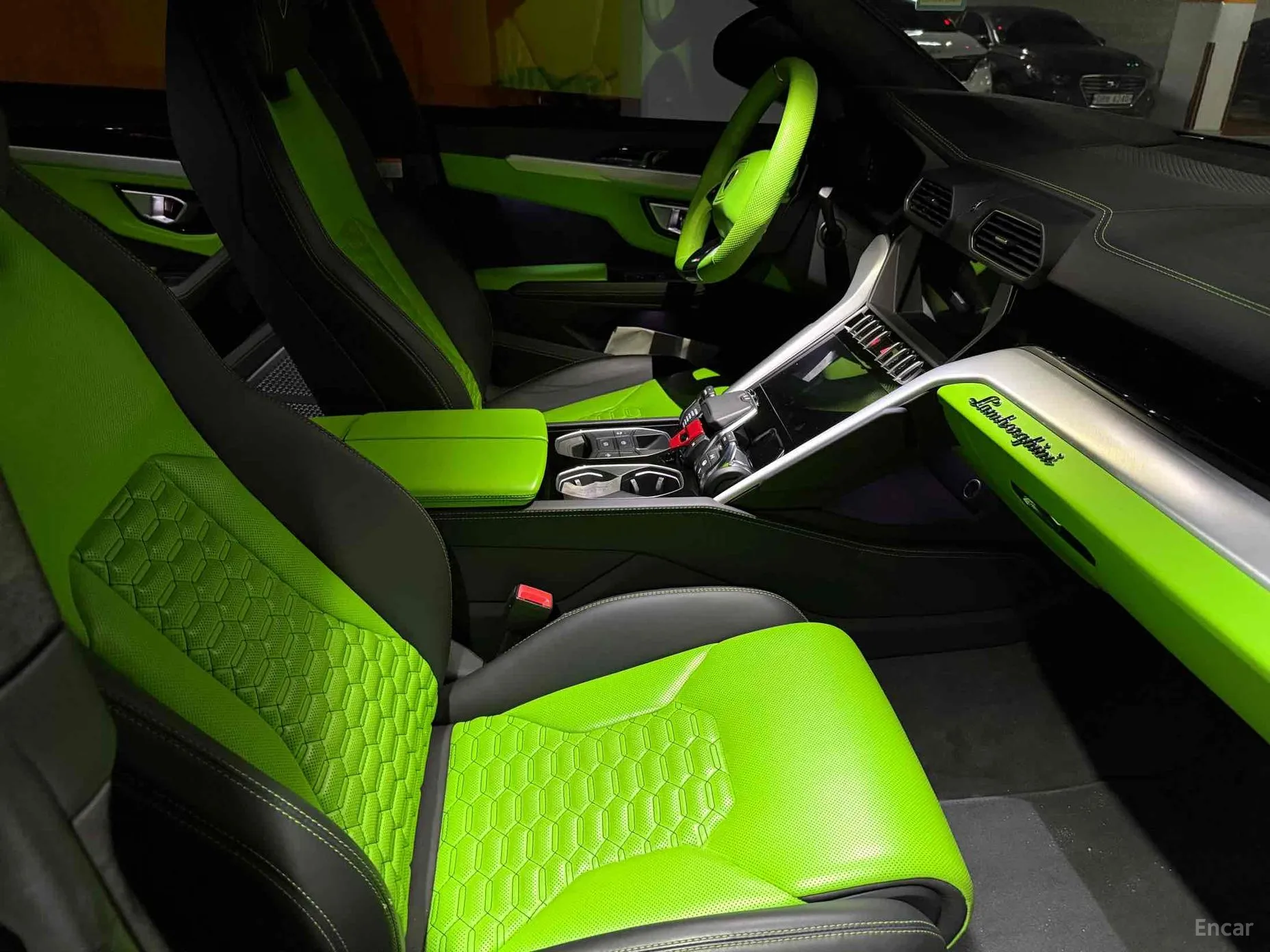Lamborghini Urus превью 6