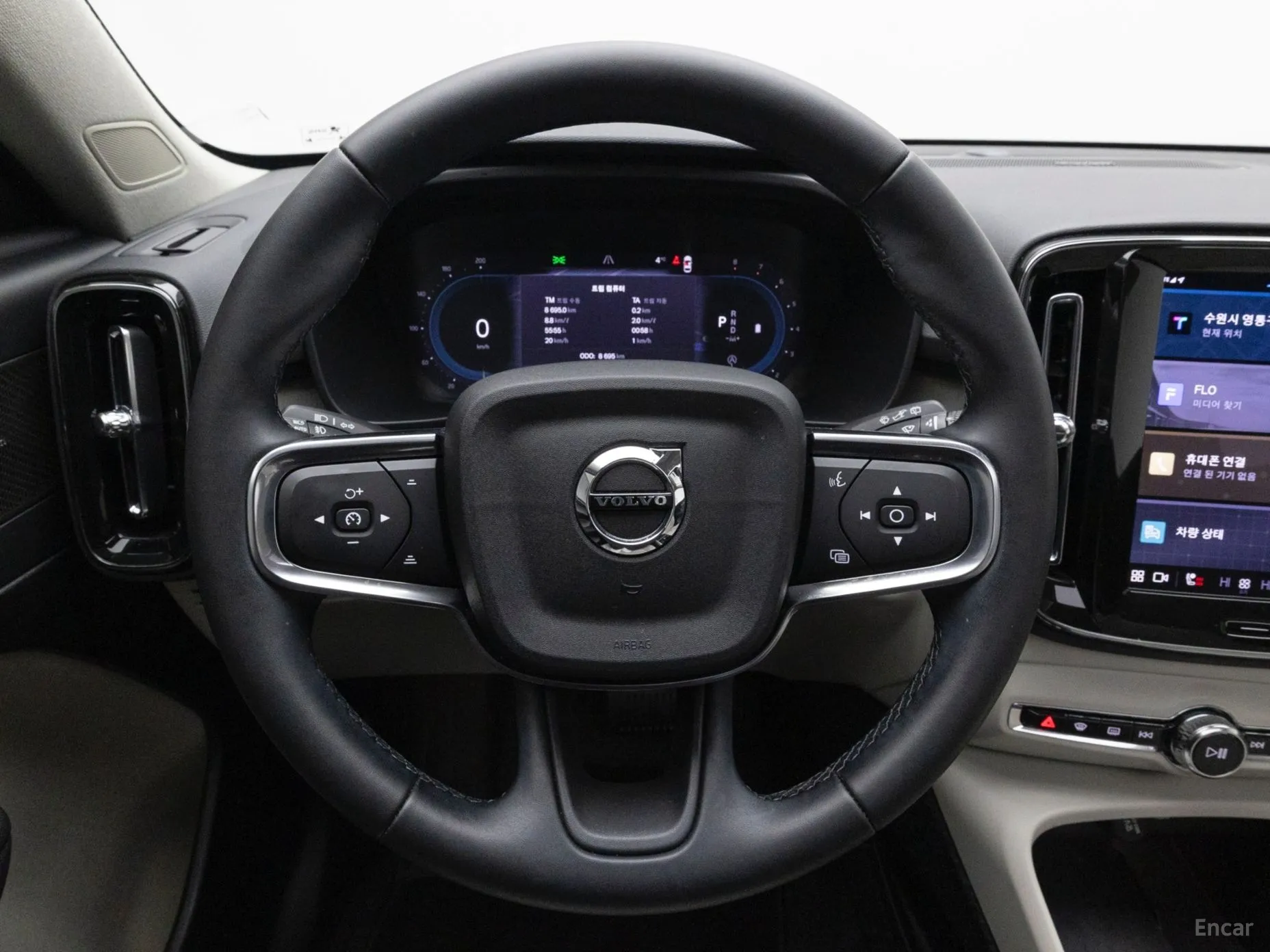 Volvo XC40 превью 11