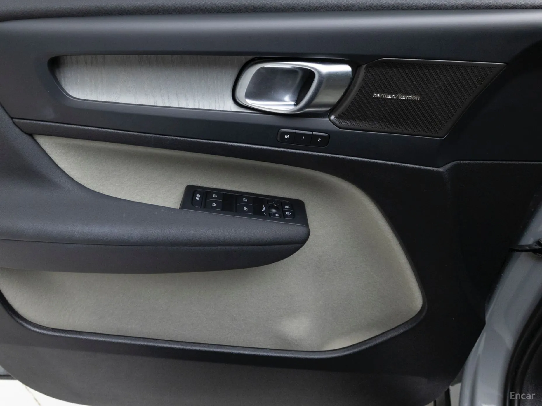 Volvo XC40 превью 15