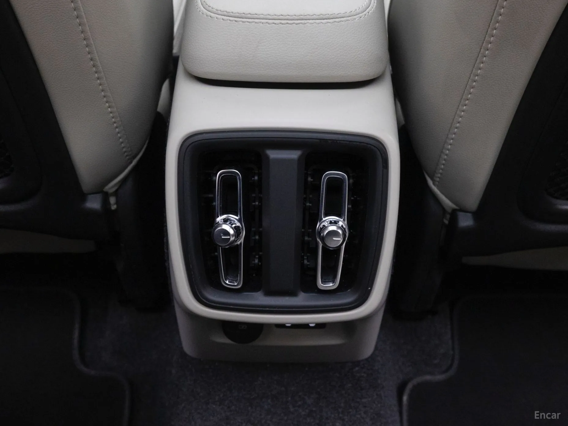 Volvo XC40 превью 16