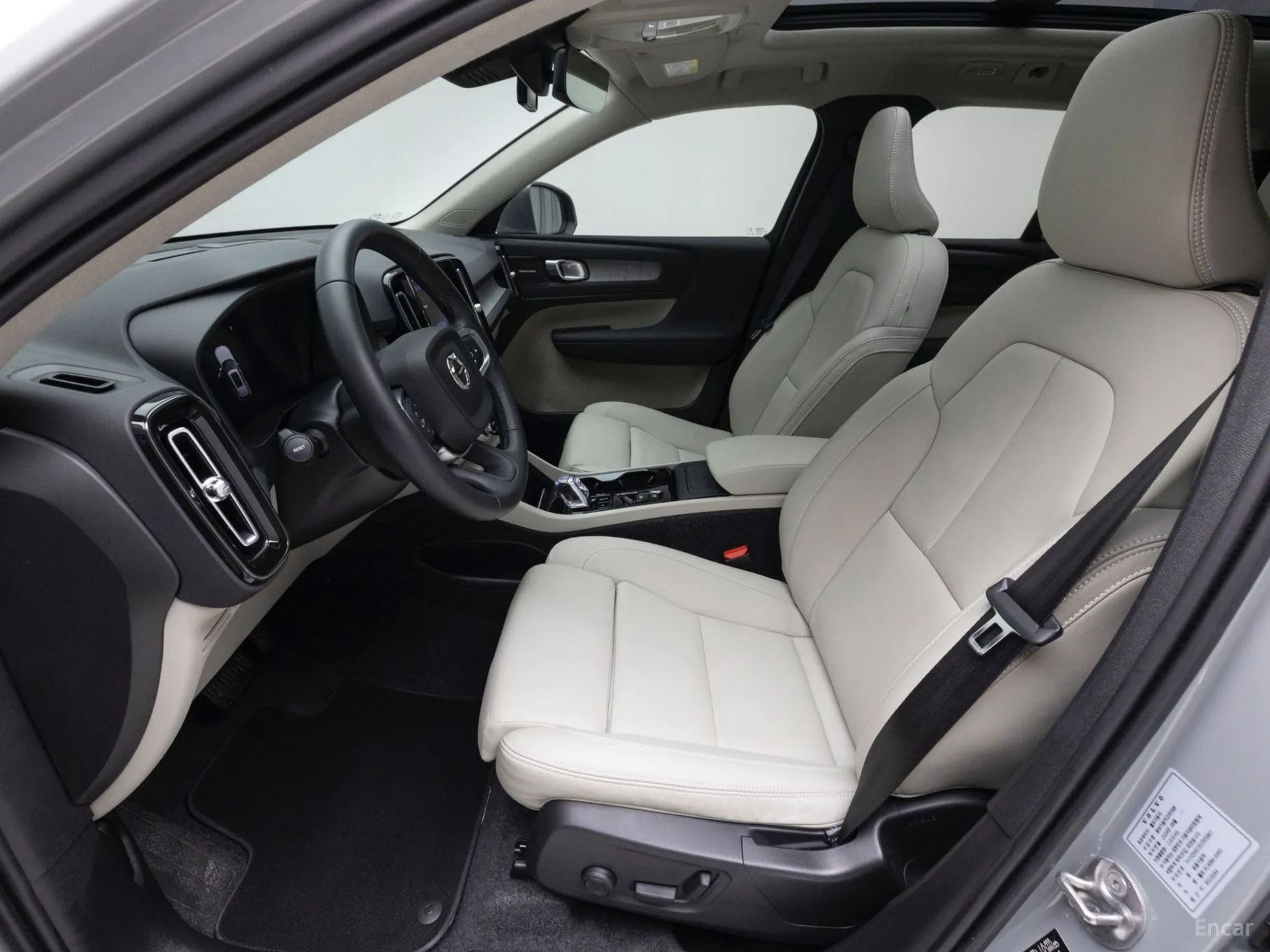 Volvo XC40 превью 9