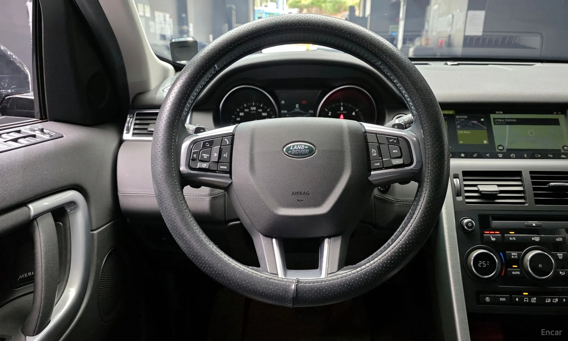 Land Rover Discovery Sports превью 13