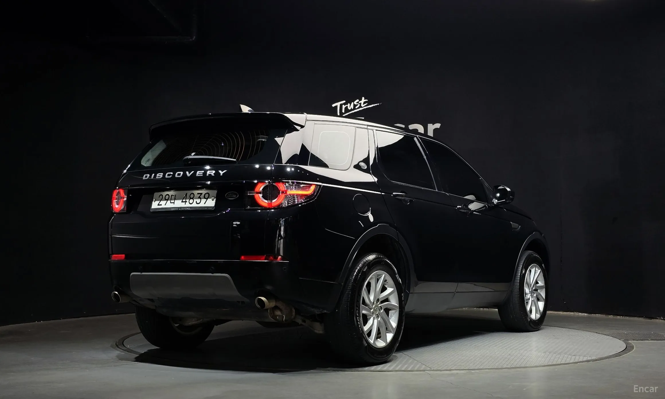 Land Rover Discovery Sports превью 2