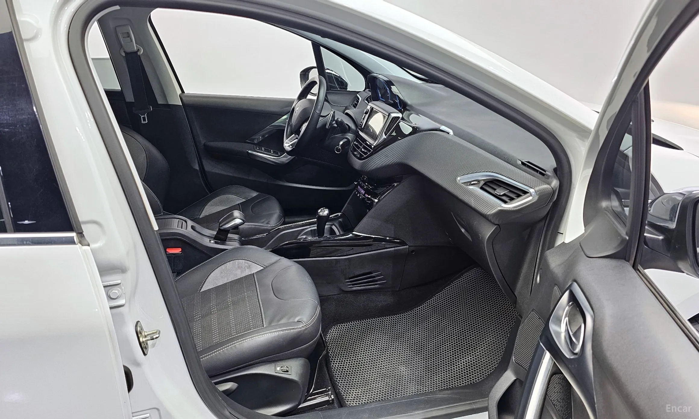 Peugeot 2008. превью 11