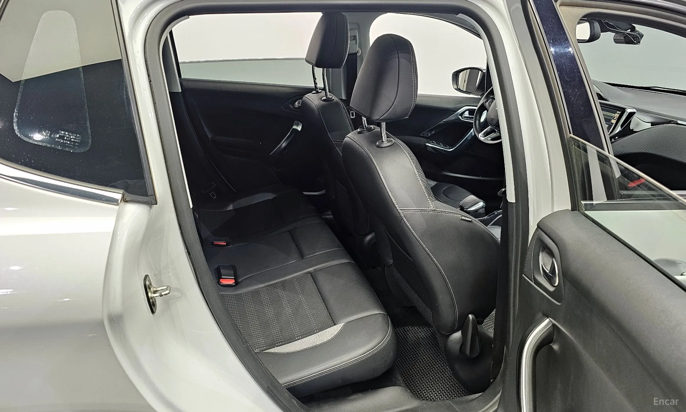 Peugeot 2008. превью 12
