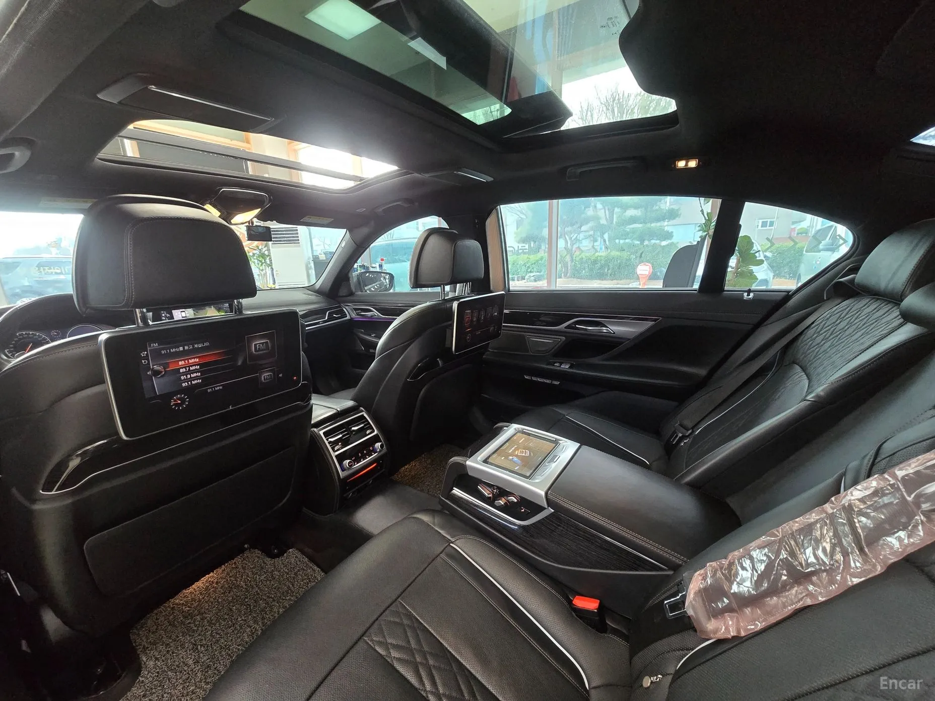 BMW 7 Series (G11) превью 10