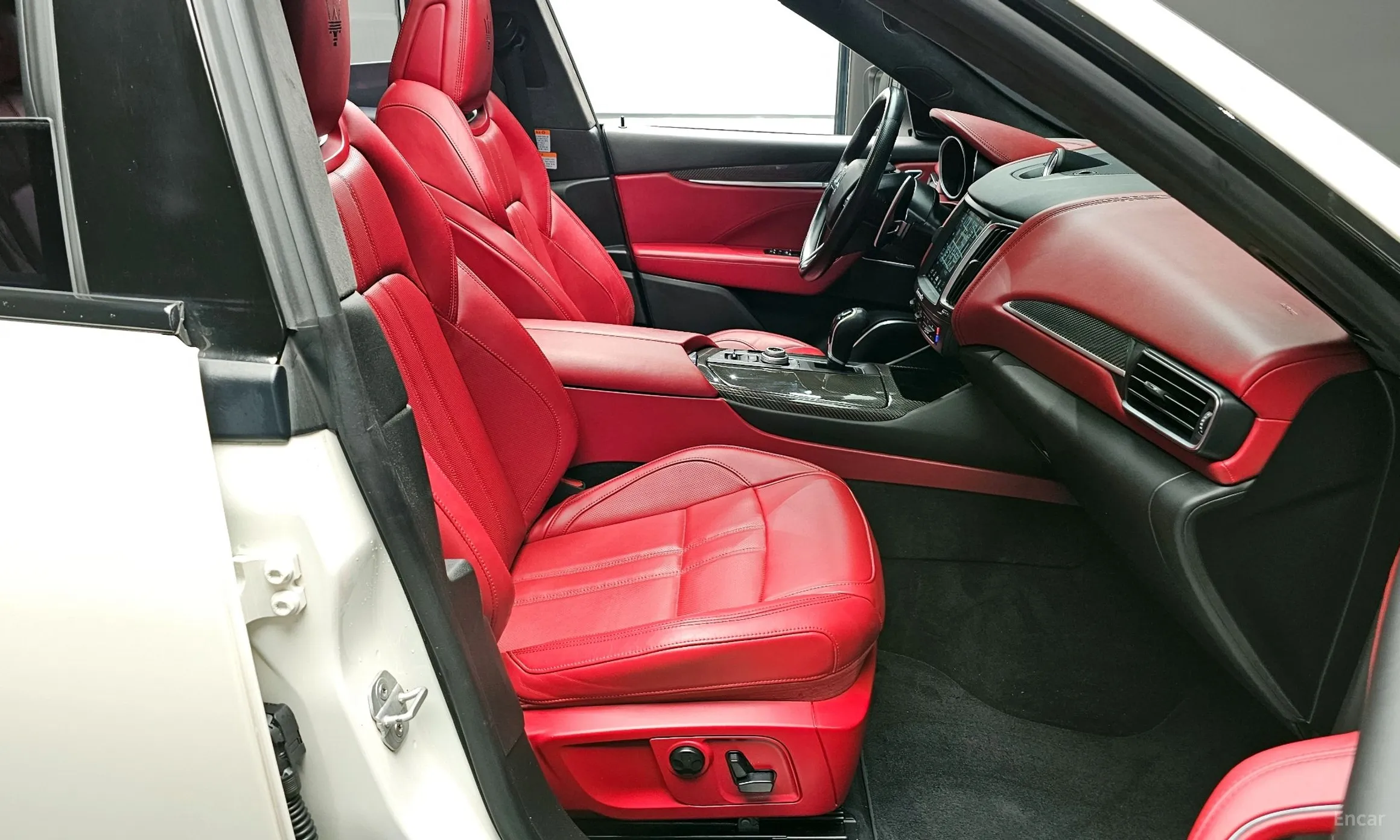 Maserati Levante превью 10
