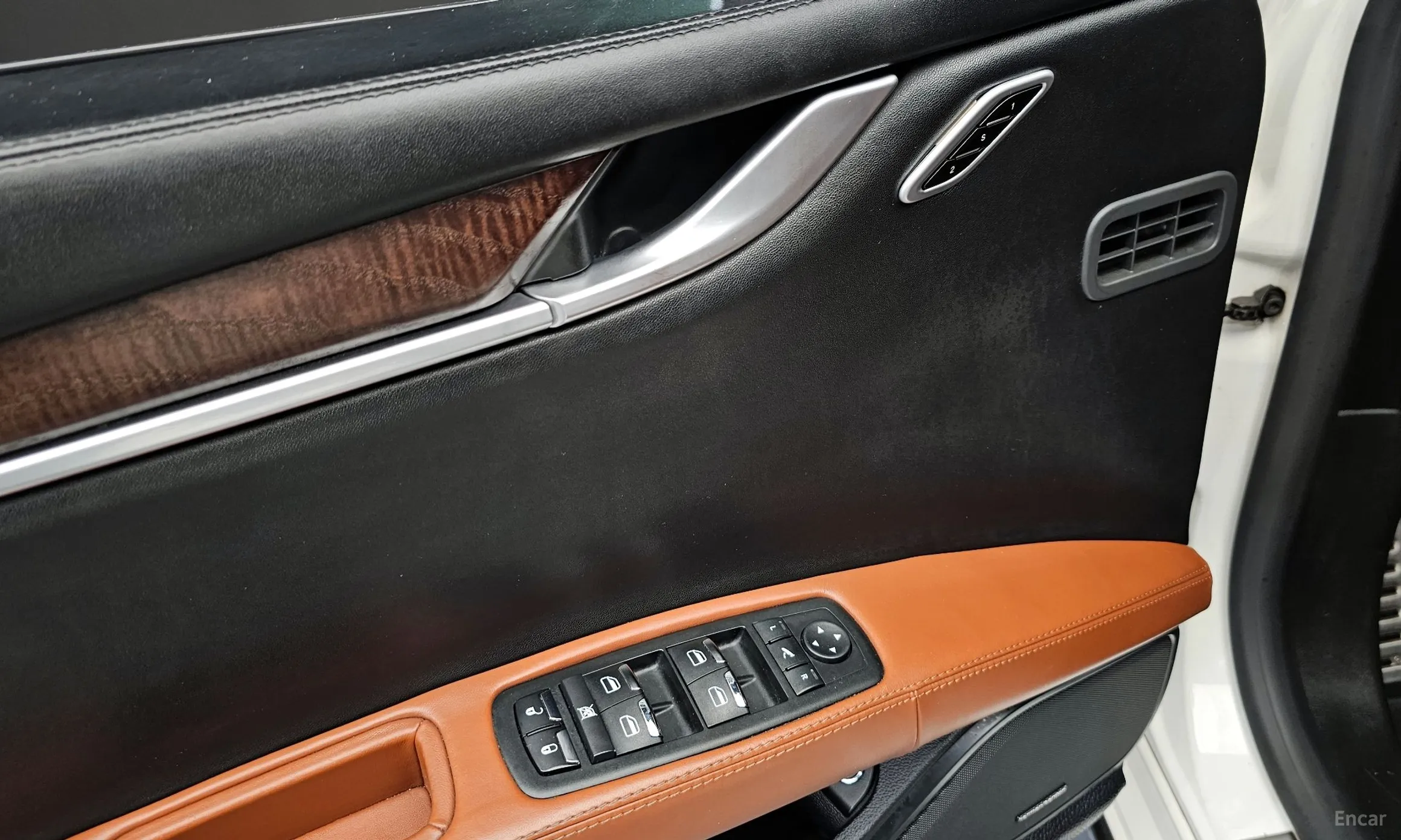 Maserati Ghibli превью 20