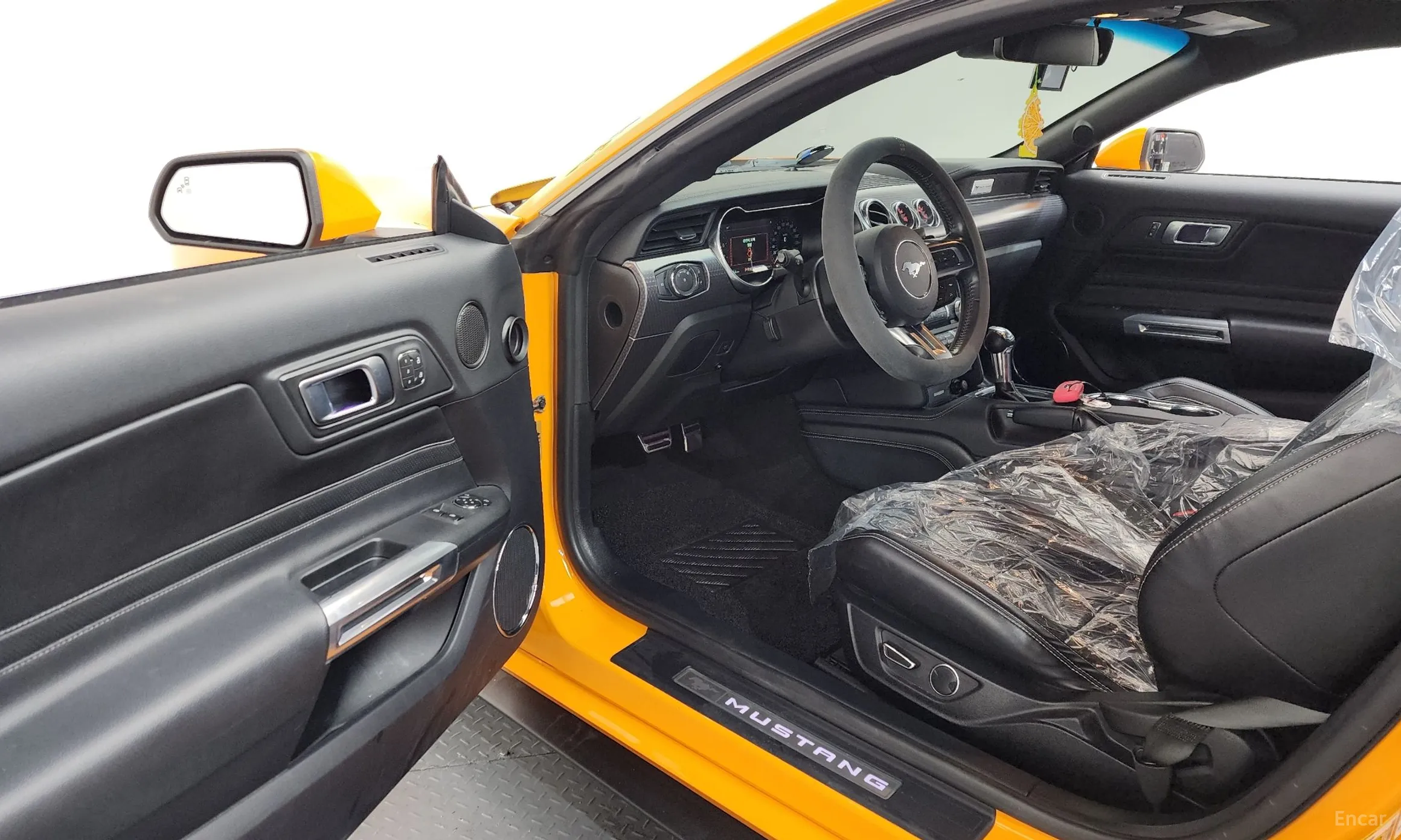 Ford Mustang превью 10