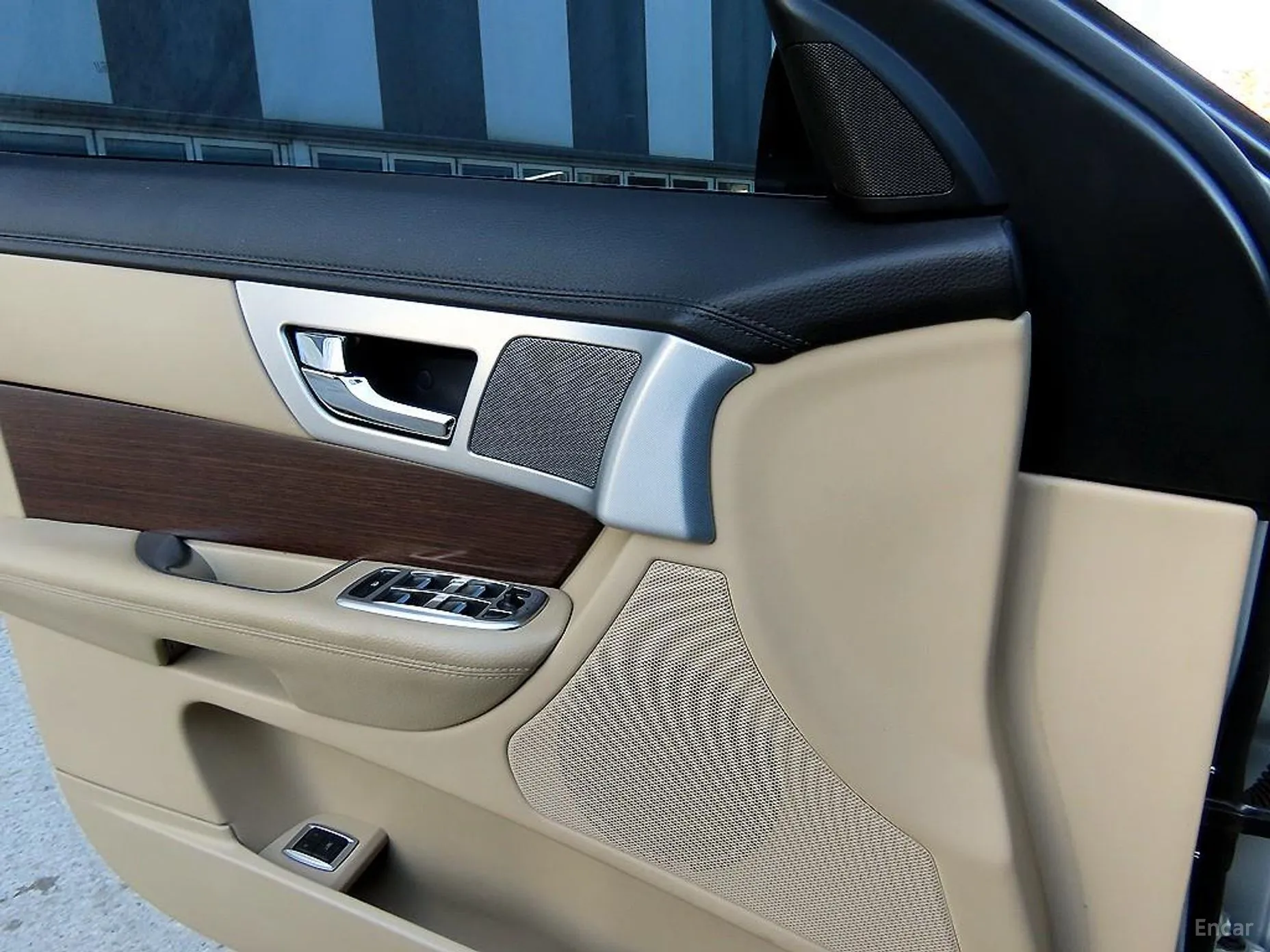 Jaguar New XF превью 11