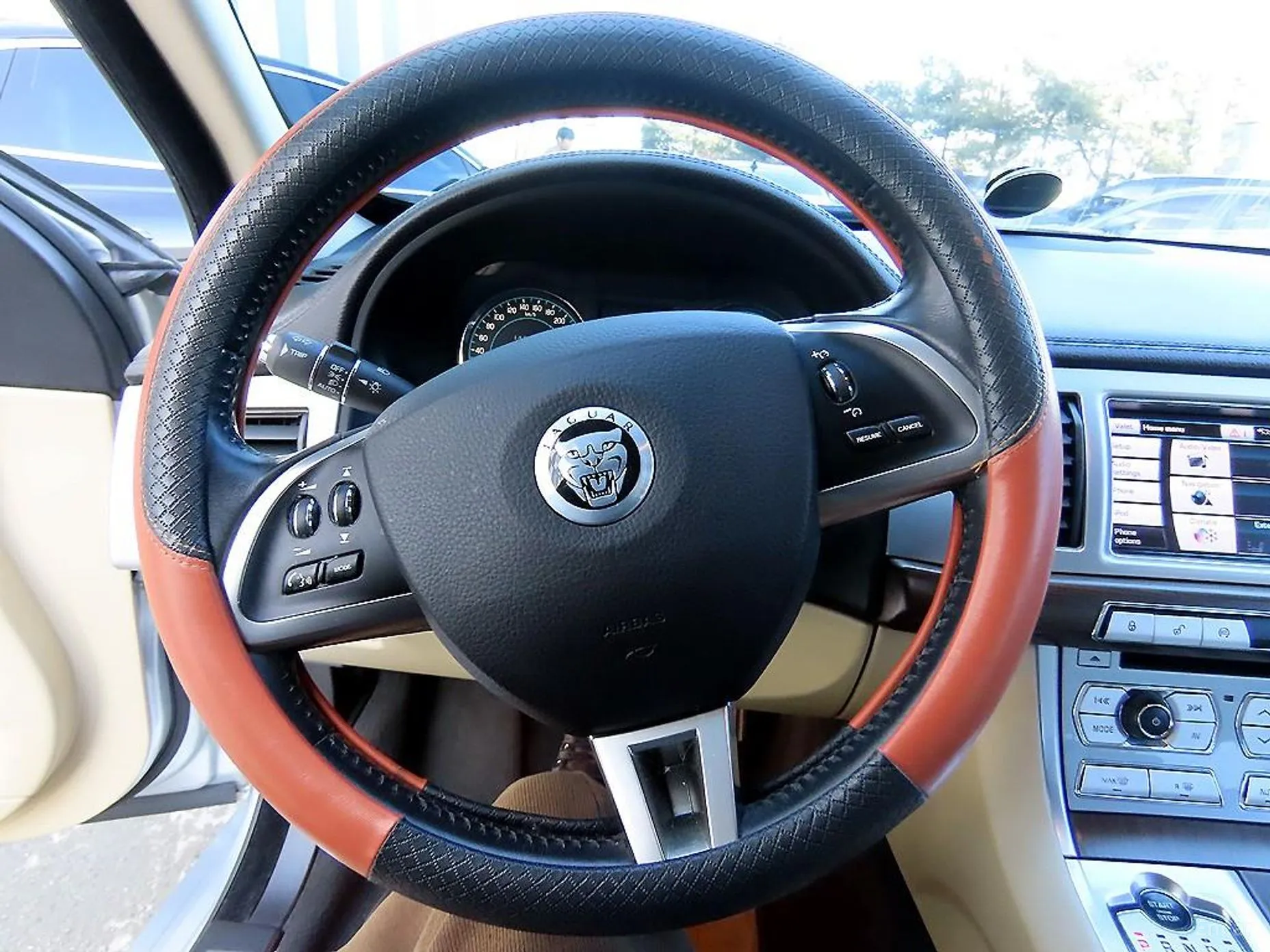Jaguar New XF превью 8