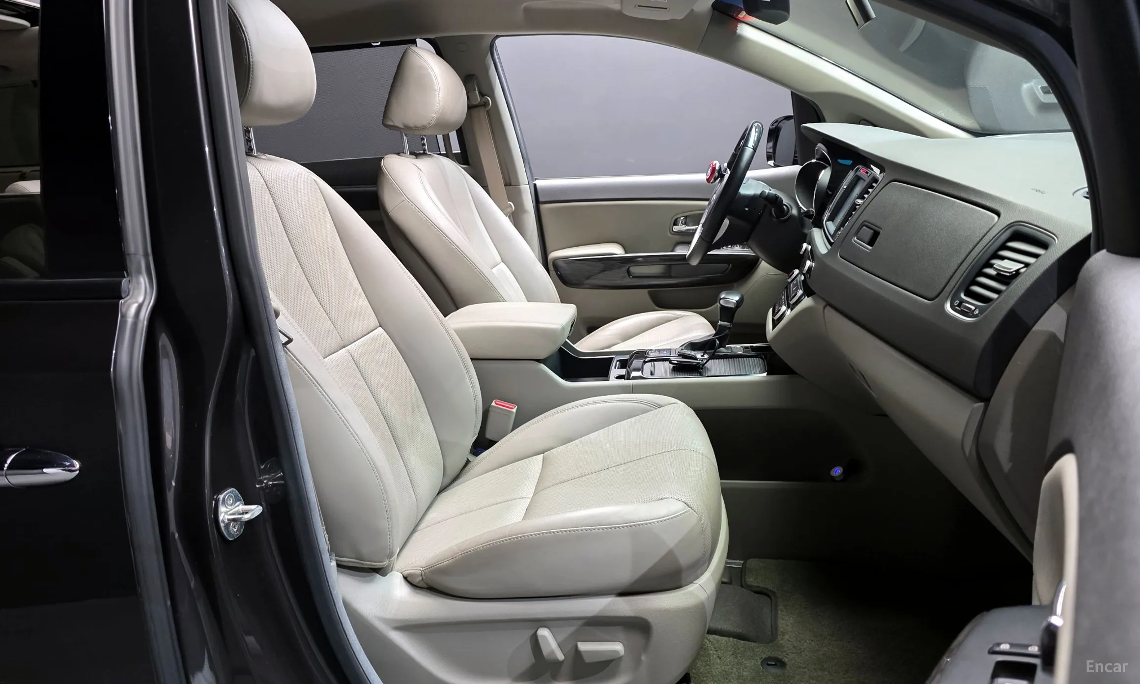 Kia Carnival превью 10
