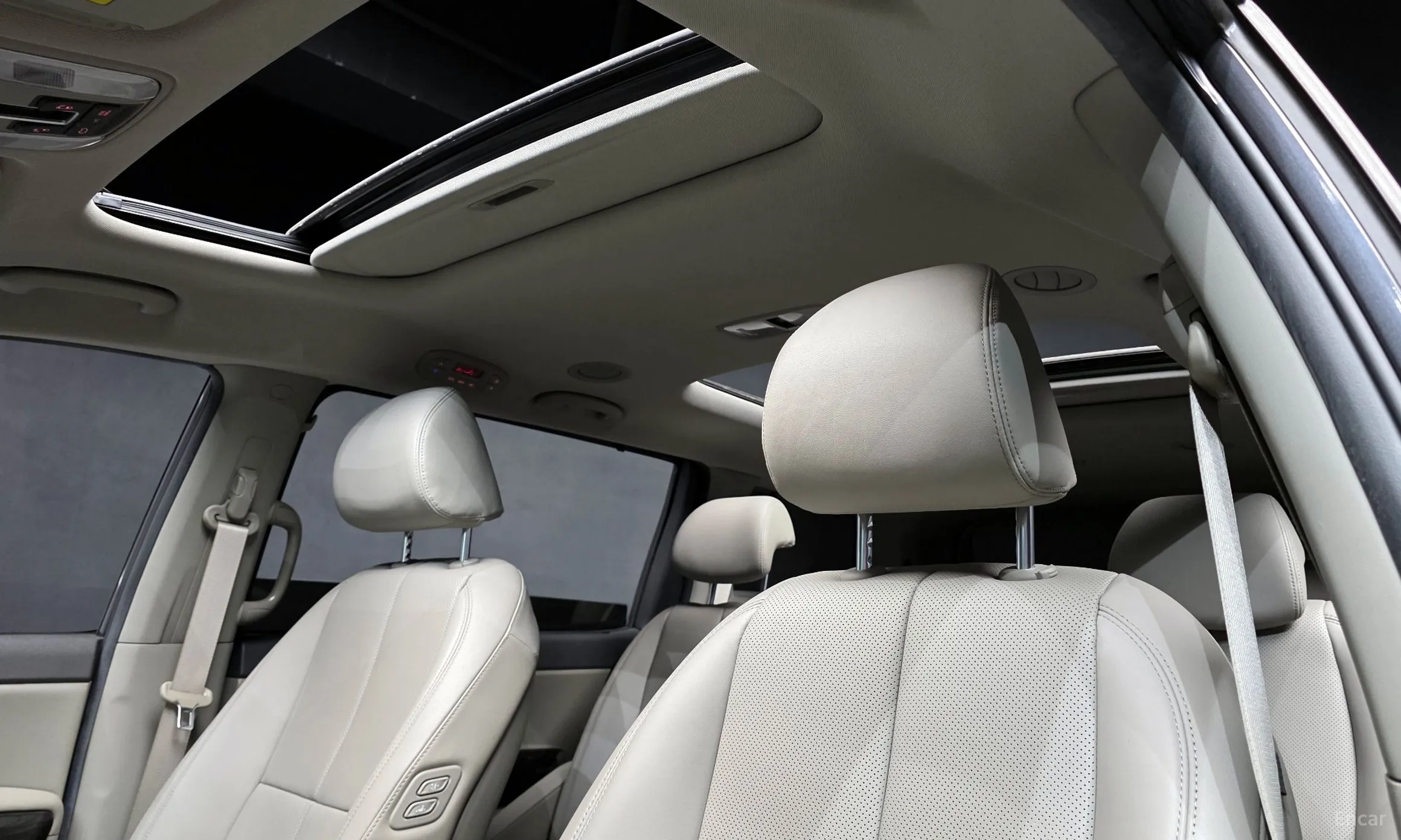 Kia Carnival превью 19