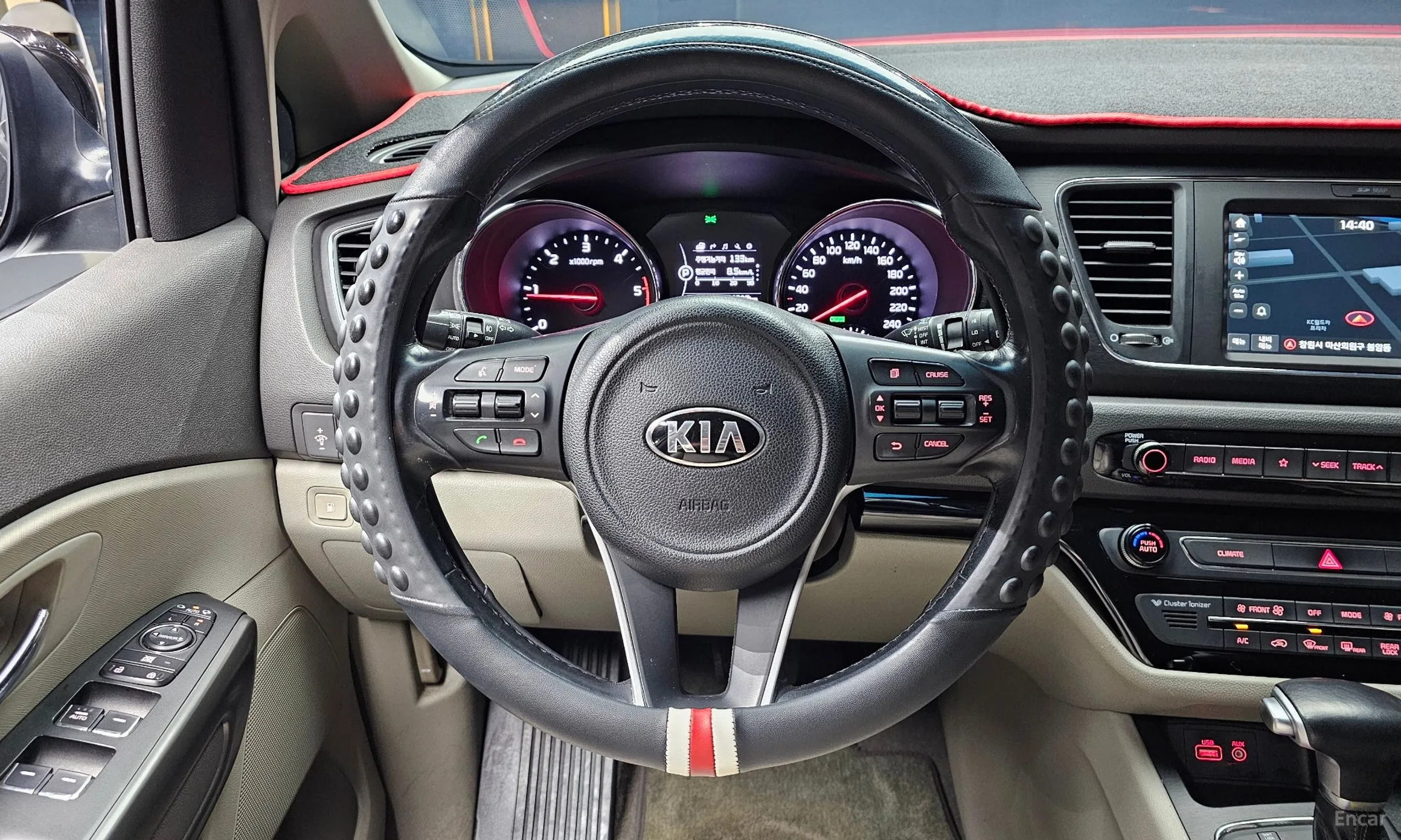 Kia Carnival превью 13