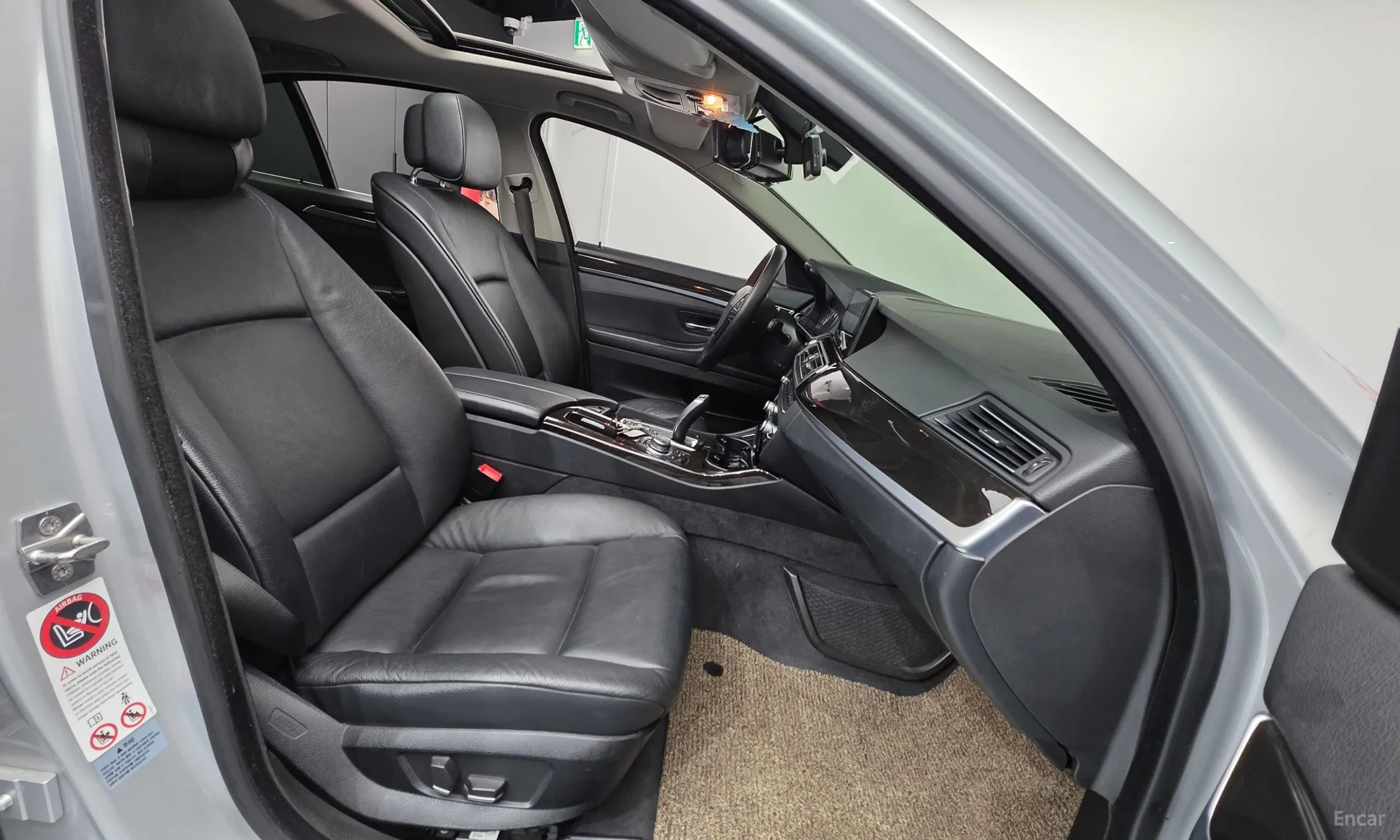 BMW 5 Series (F10) превью 10