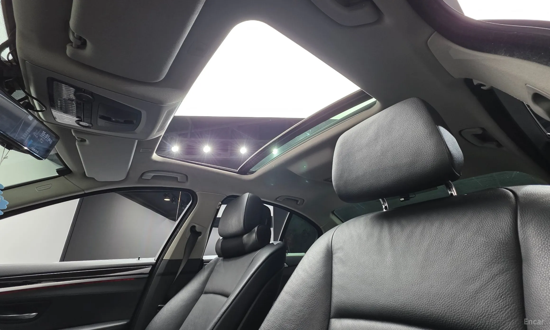 BMW 5 Series (F10) превью 12