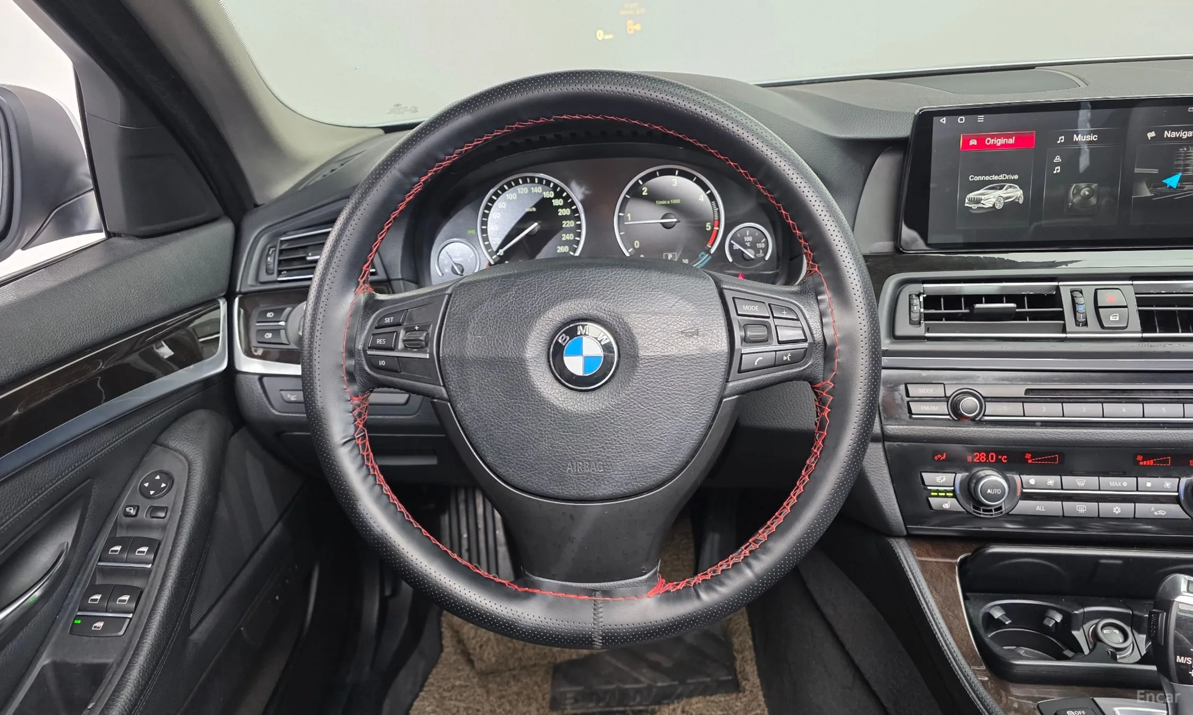 BMW 5 Series (F10) превью 14